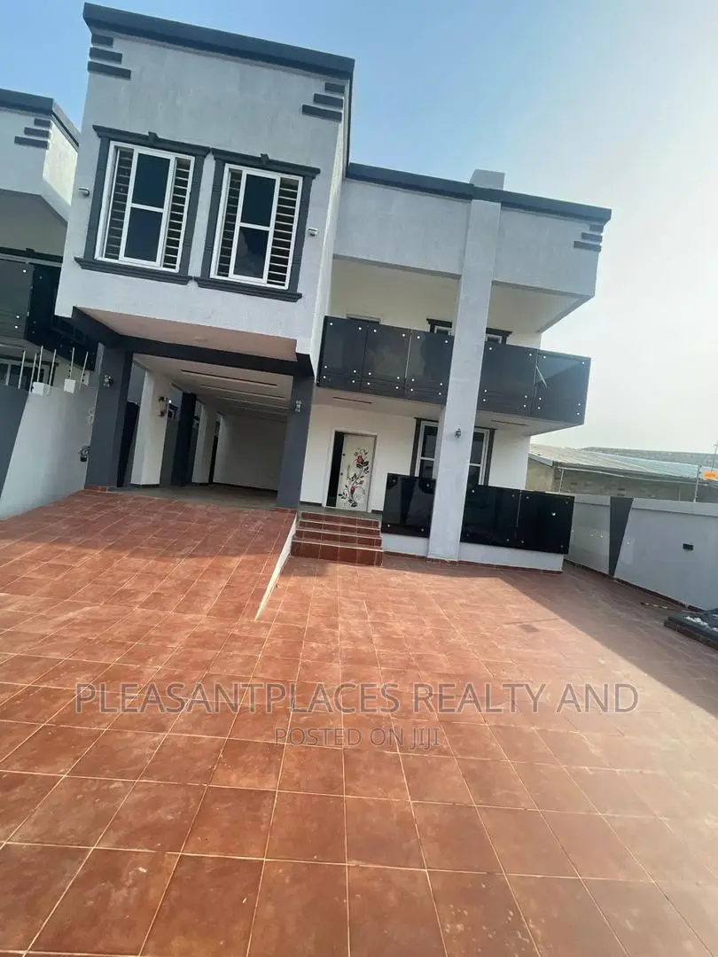 4bdrm Duplex in Pleasantplaces, Lake Side Estate for sale