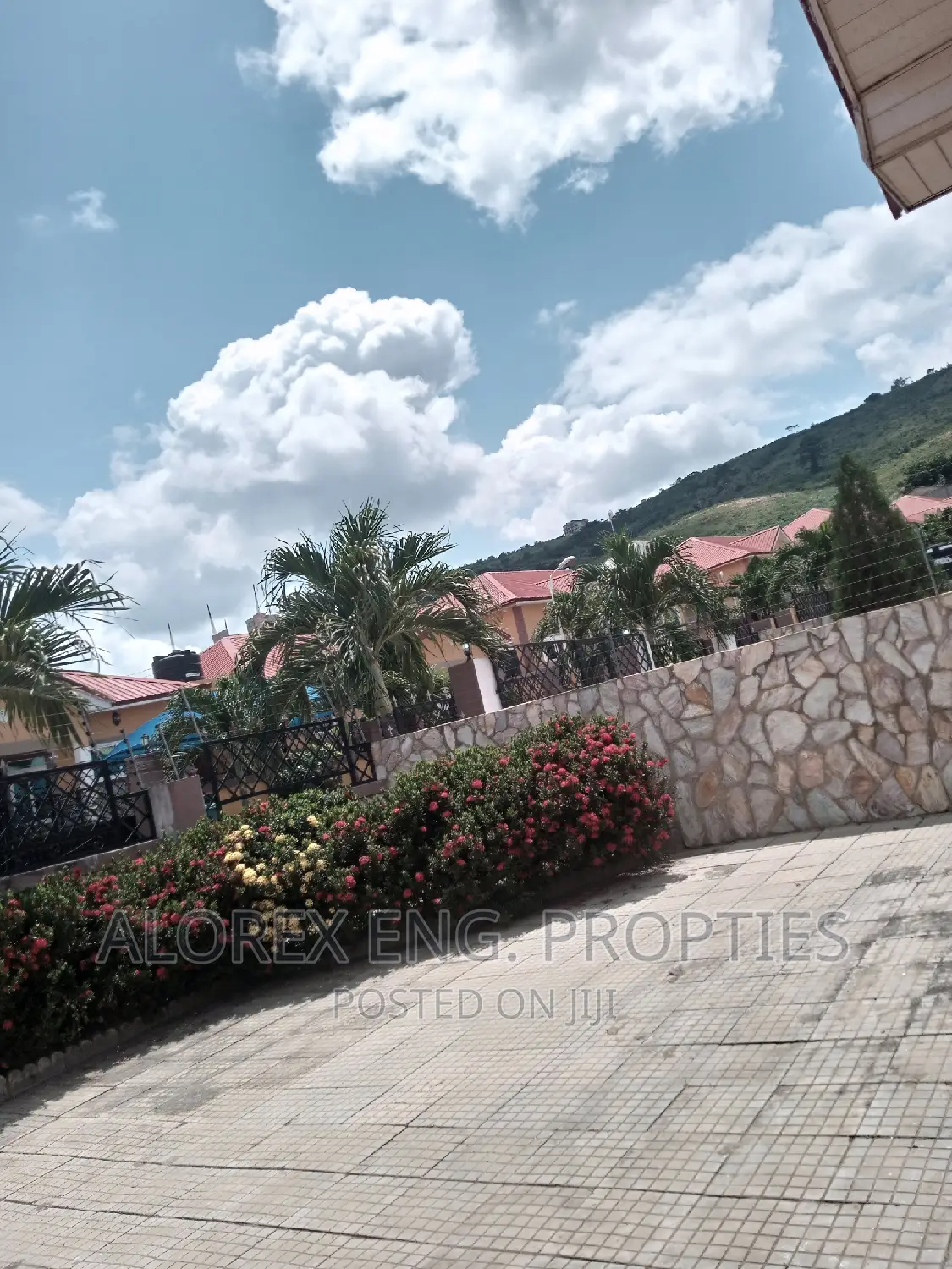 3bdrm House in Self Compound, Oyarifa for rent