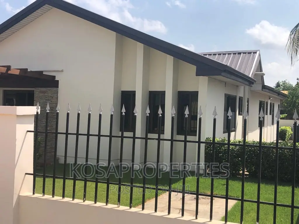 3bdrm House in Tema Community 22 for sale
