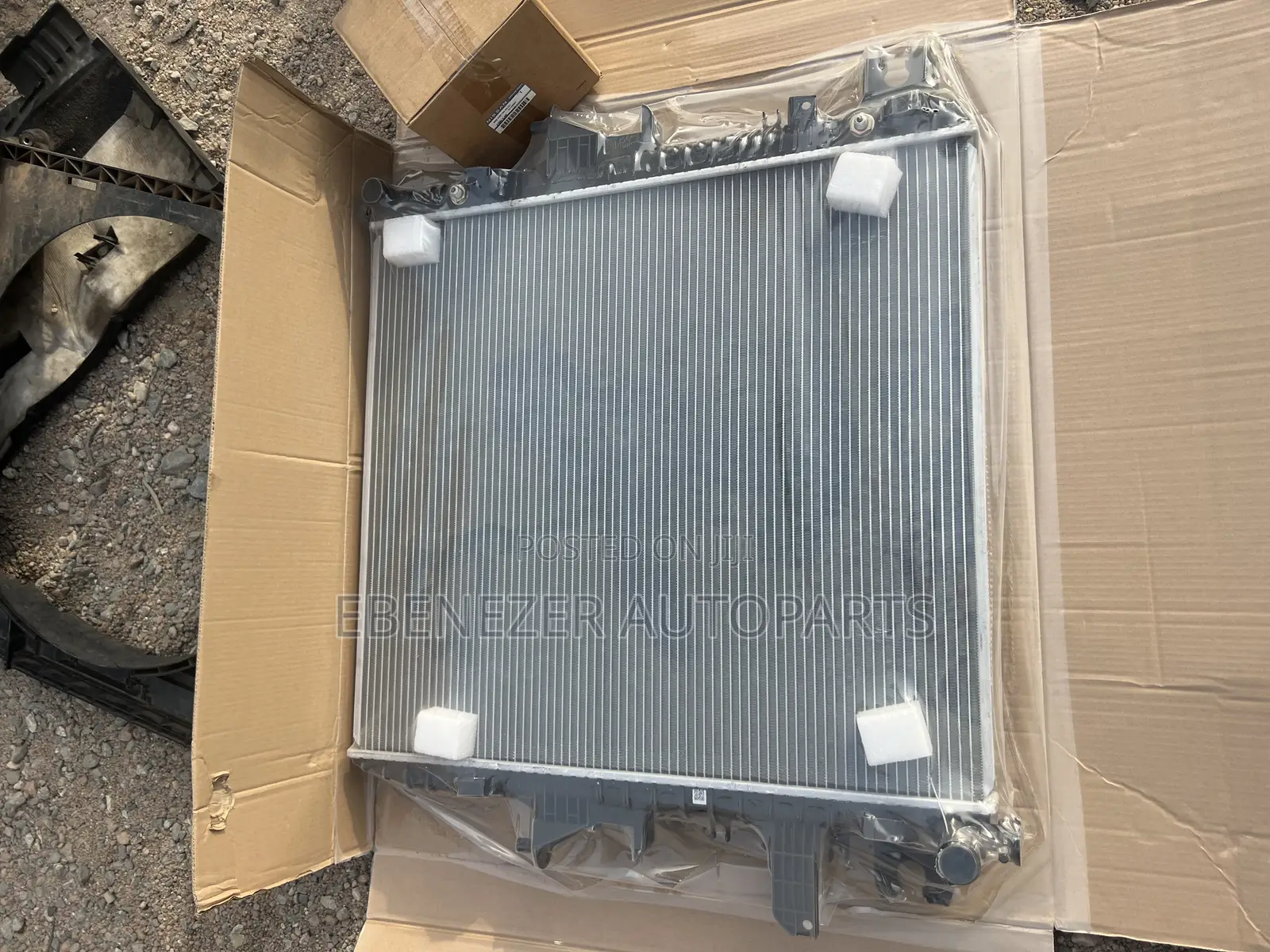 Infiniti QX56 Radiator Tank