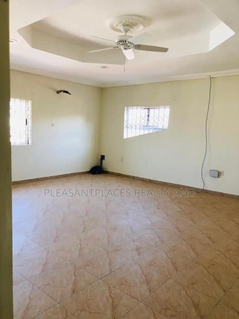 5bdrm Duplex in Pleasantplaces, Ashomang Estate for rent