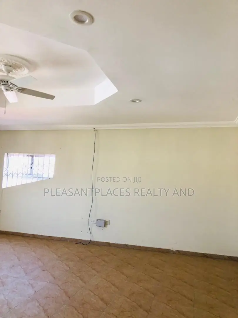 5bdrm Duplex in Pleasantplaces, Ashomang Estate for rent