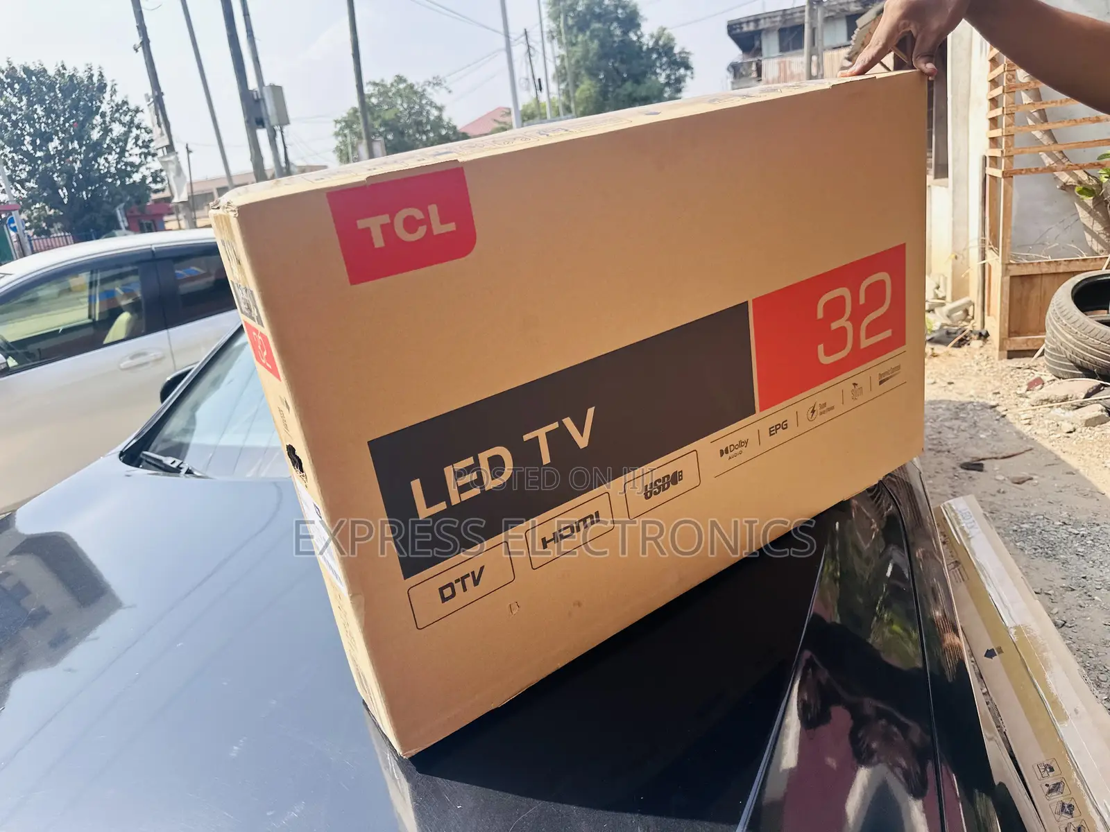 First Choice 32S5400A TCL FHD Satellite 32”.