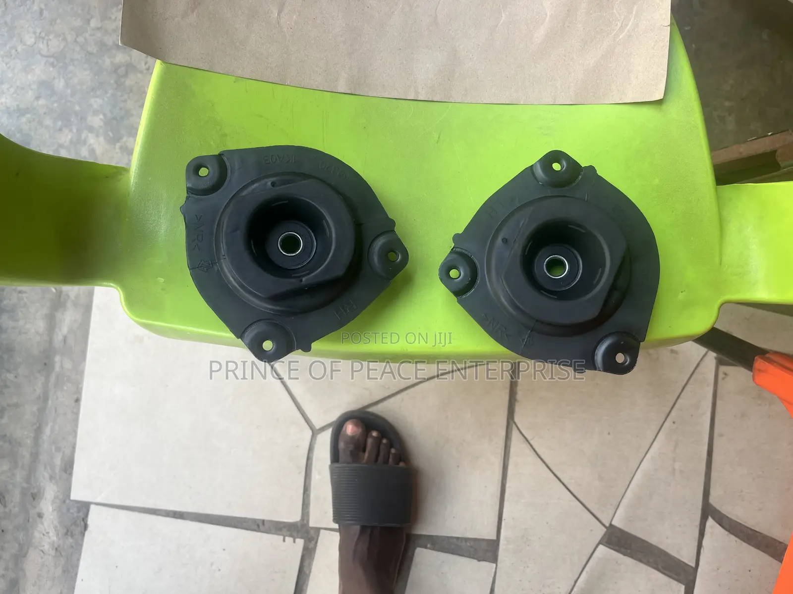 Nissan Versa and Nissan Cube Front Shocks Rubber Set