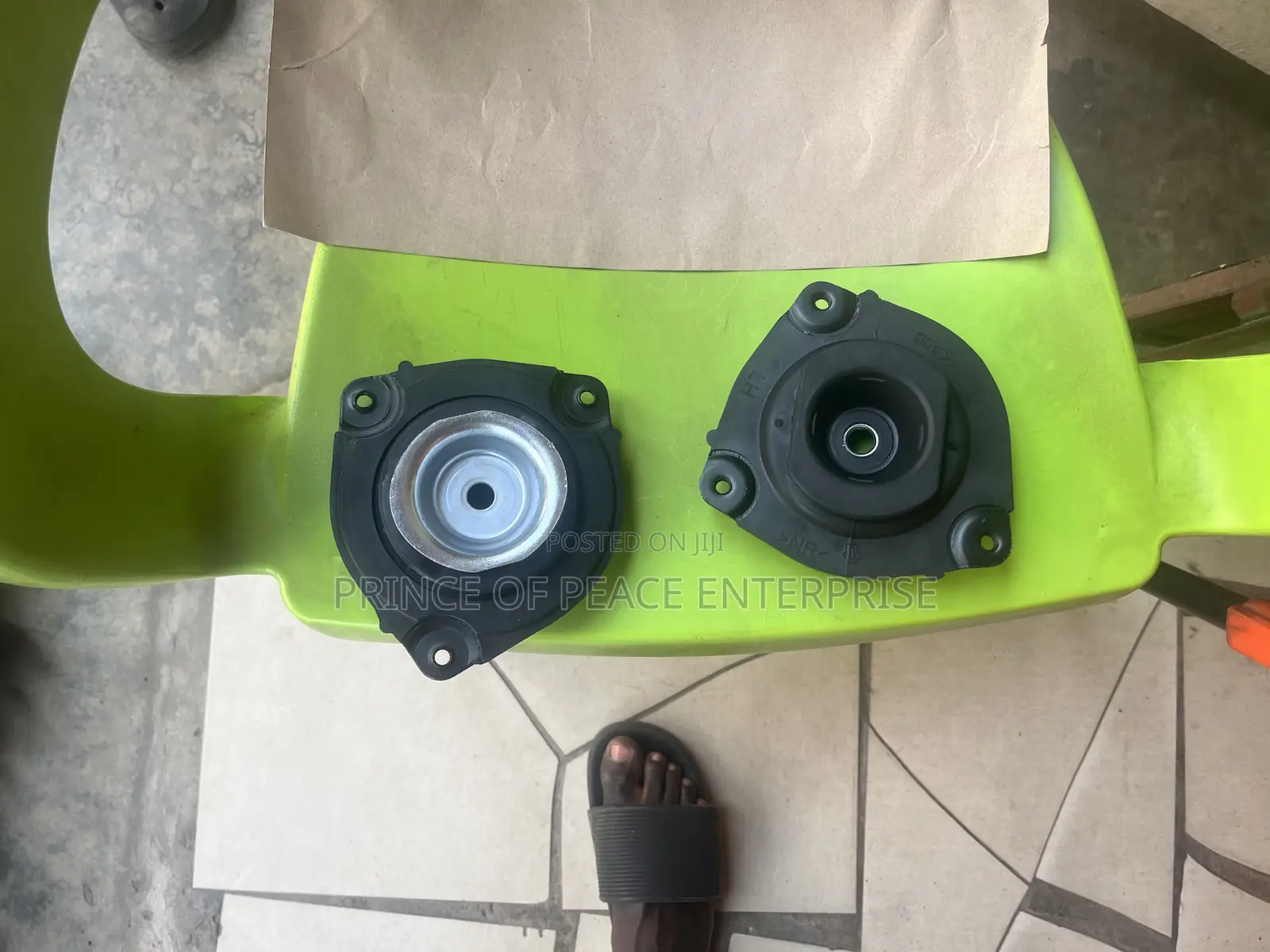 Nissan Versa and Nissan Cube Front Shocks Rubber Set