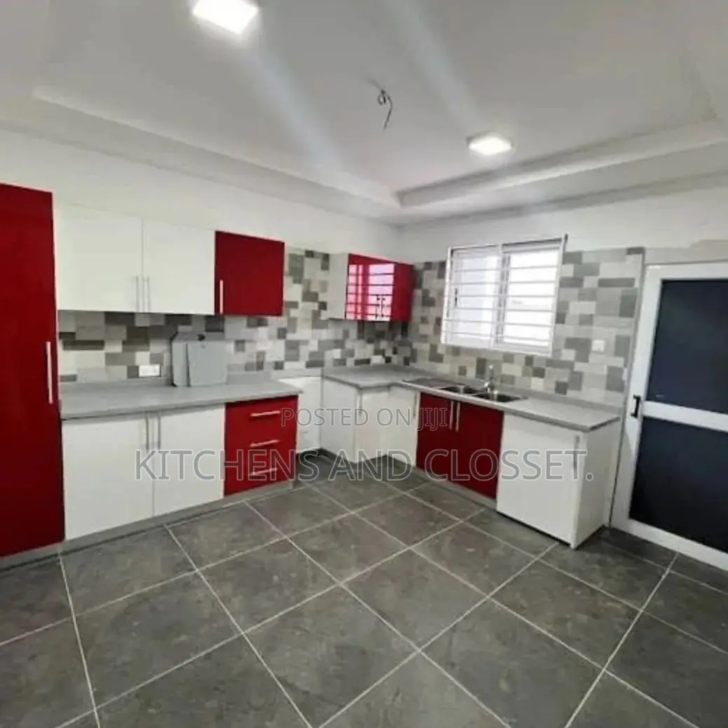 Luxurious Kitchen Cabinet
