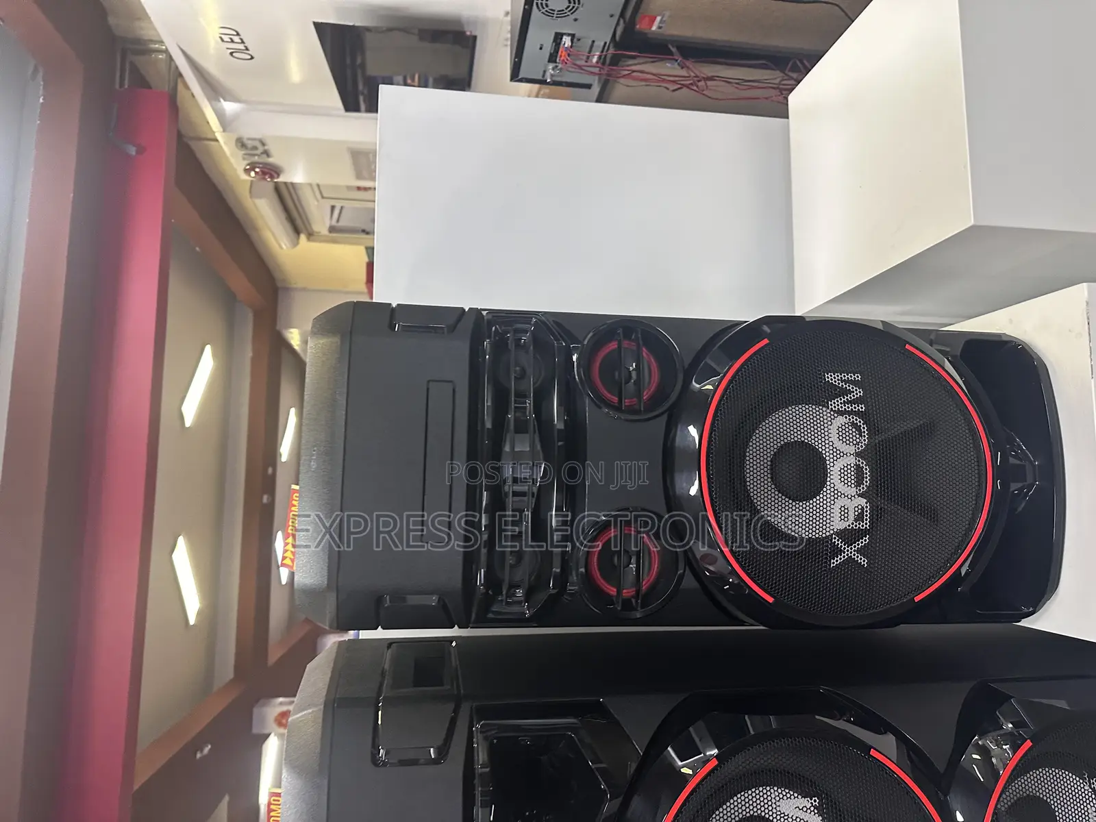 Quality Sleek Black Bluetooth Speaker ON7