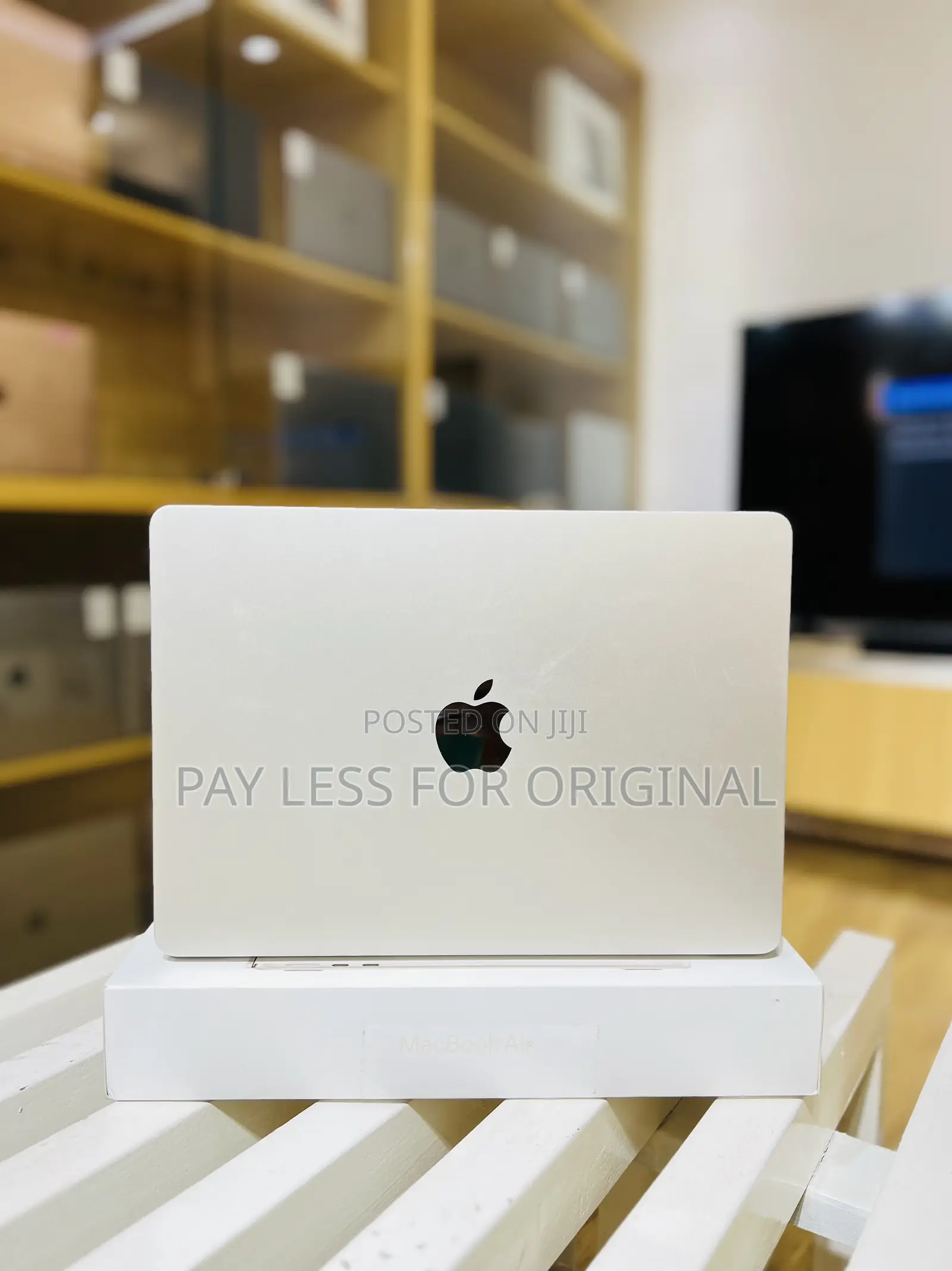New Laptop Apple MacBook Air 2022 M2 8GB Apple M2 SSD 256GB