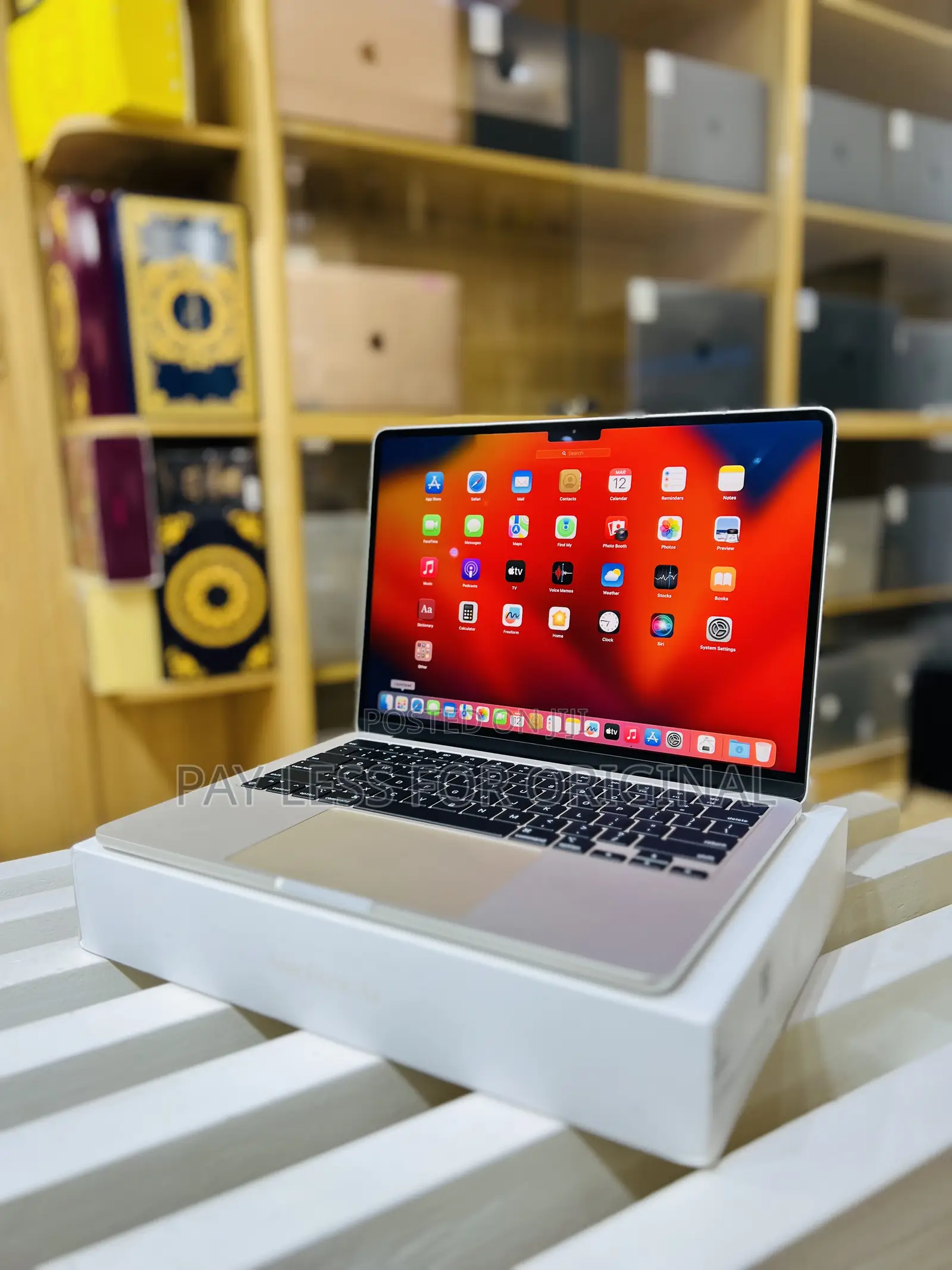 New Laptop Apple MacBook Air 2022 M2 8GB Apple M2 SSD 256GB