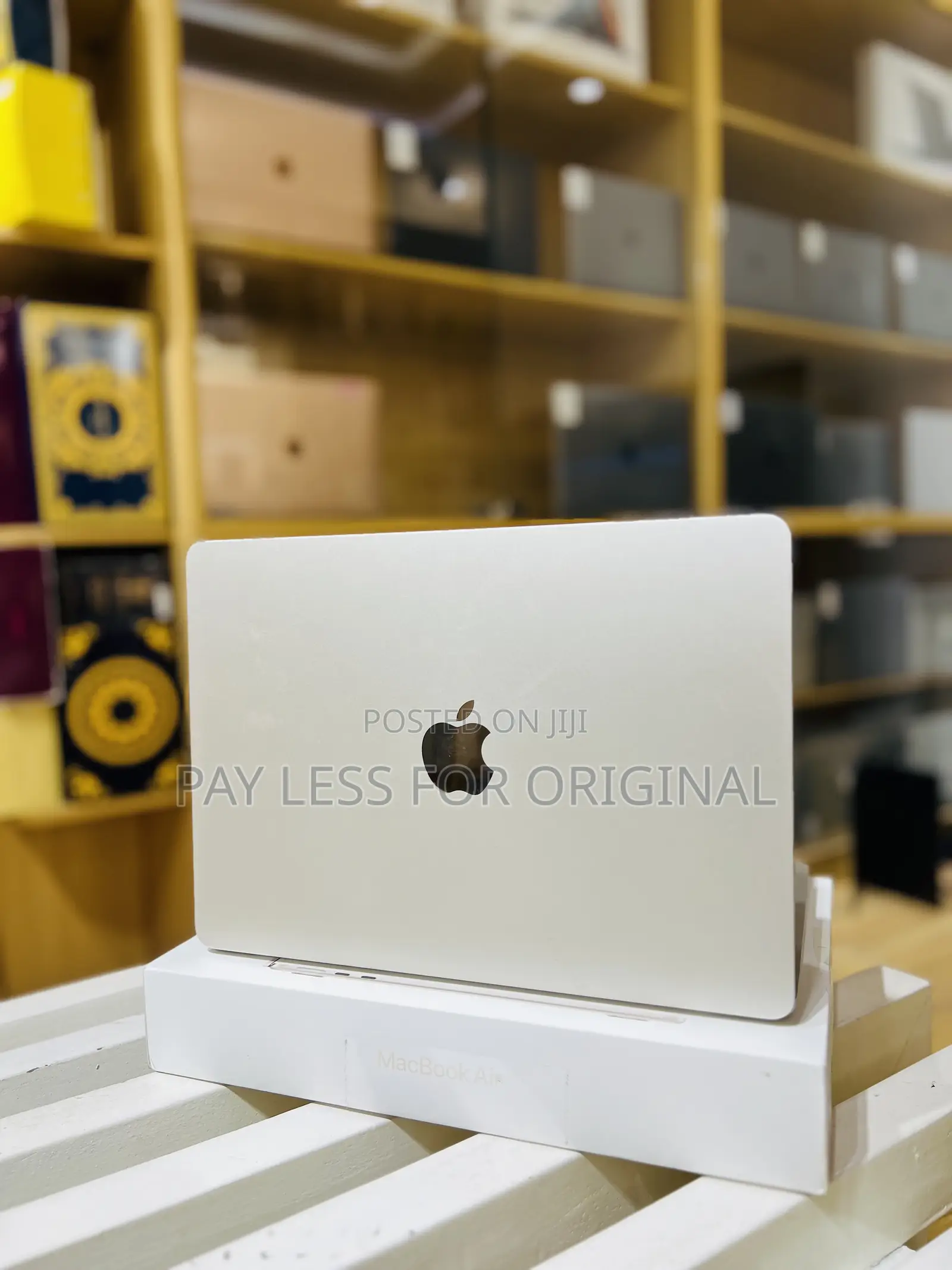 New Laptop Apple MacBook Air 2022 M2 8GB Apple M2 SSD 256GB