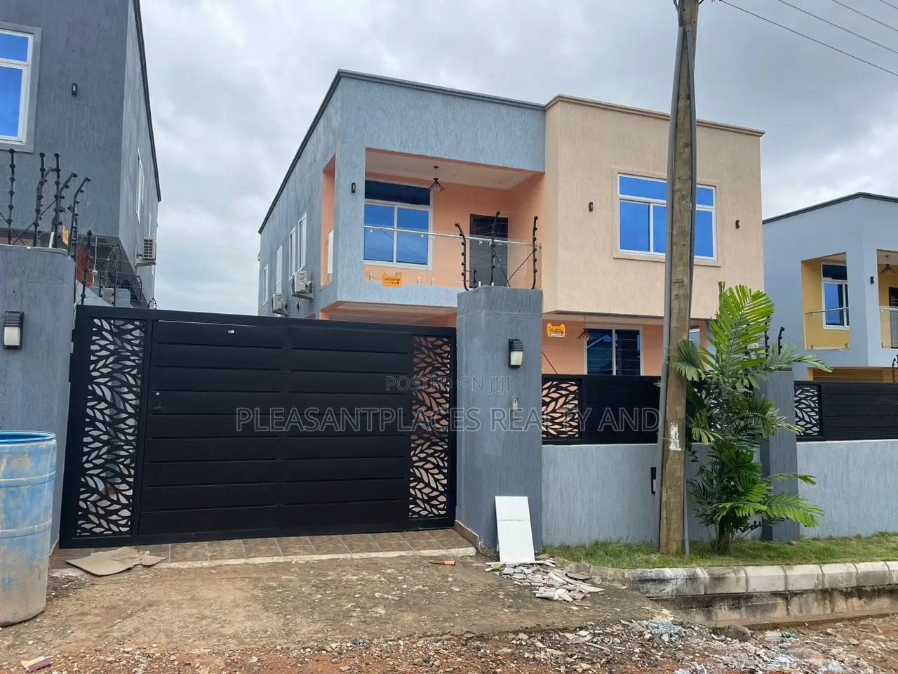 4bdrm Duplex in Pleasantplaces, Oyarifa for rent