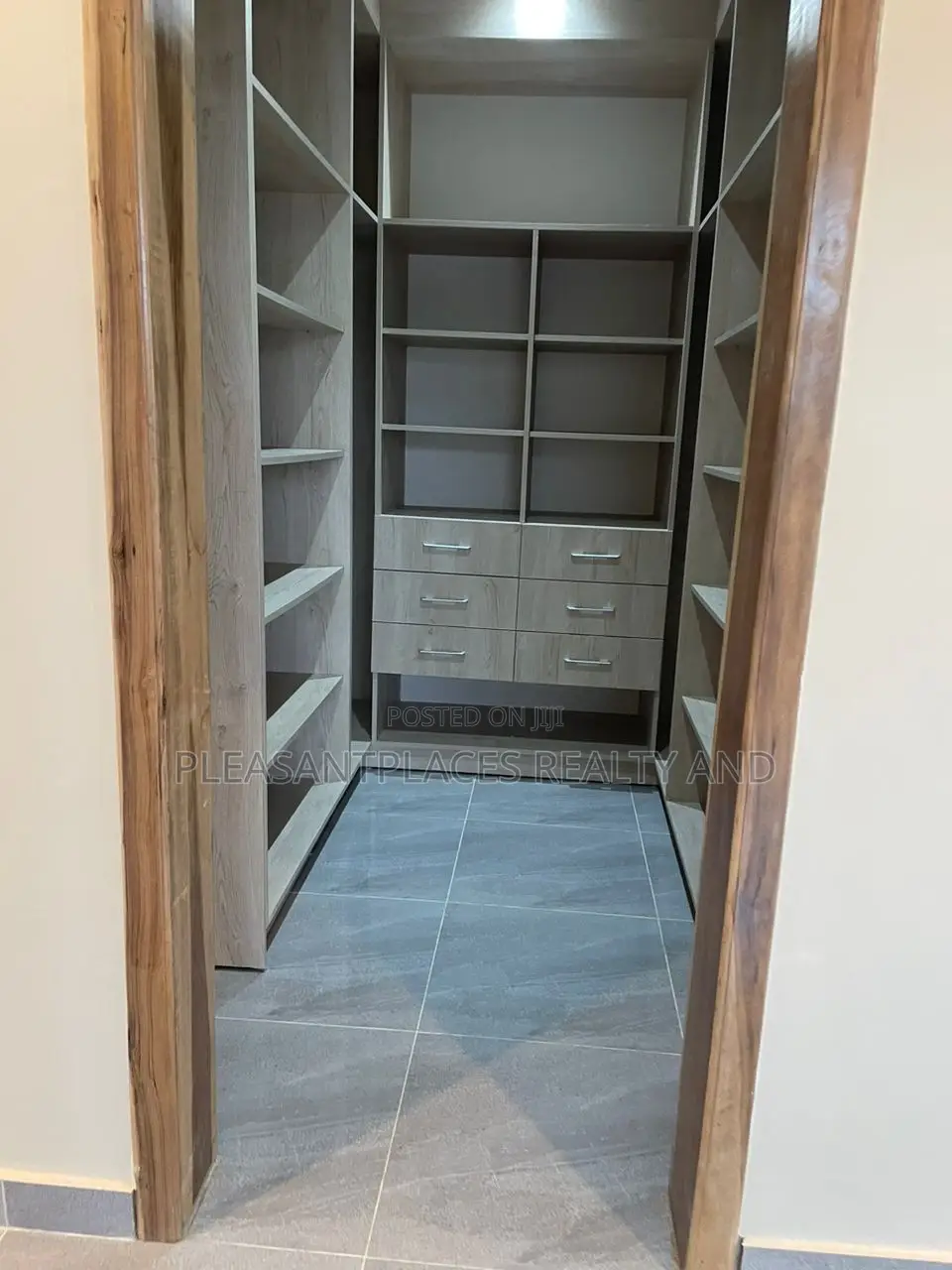4bdrm Duplex in Pleasantplaces, Oyarifa for rent