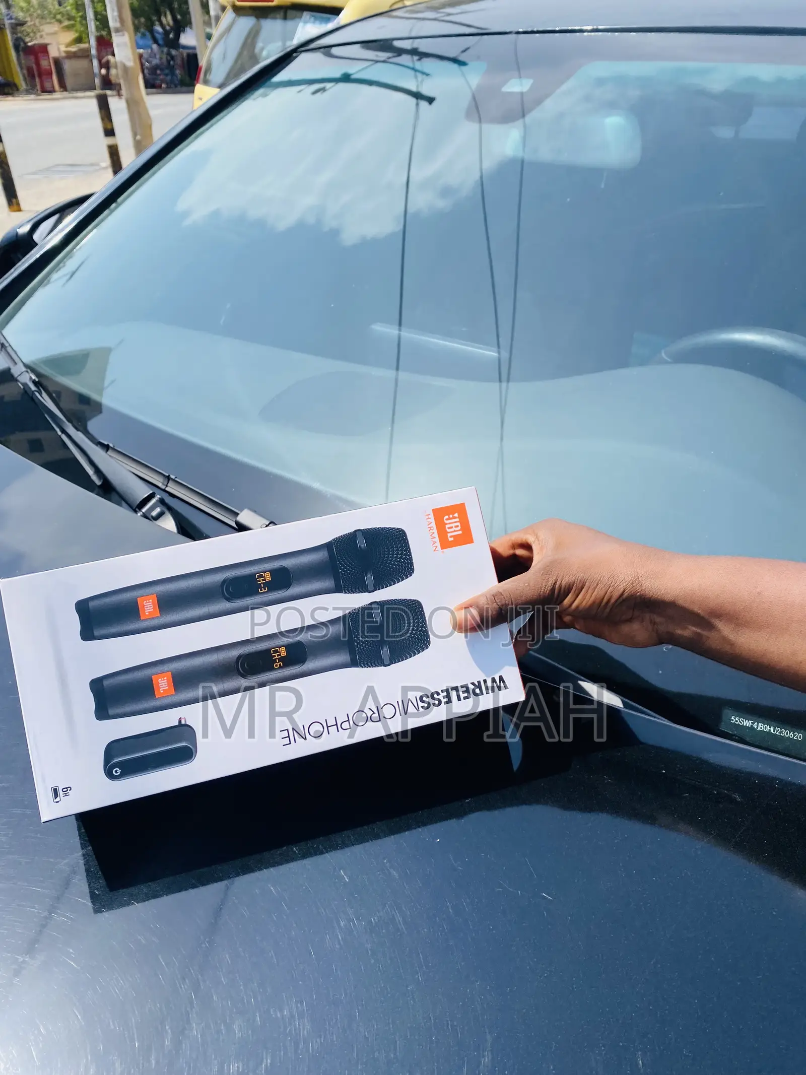 Latest JBL Wireless Microphone Set(Black).