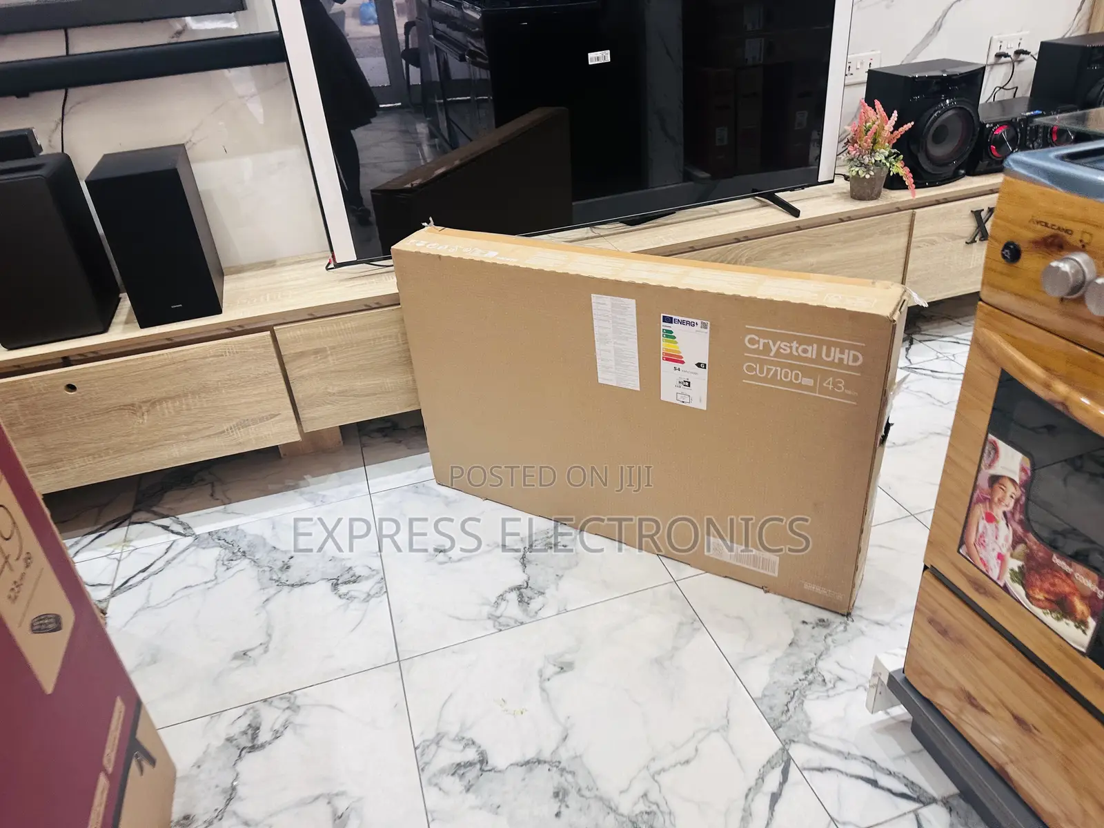 Zealous Sleek Slim UHD 4k Smart 43”Cu8000