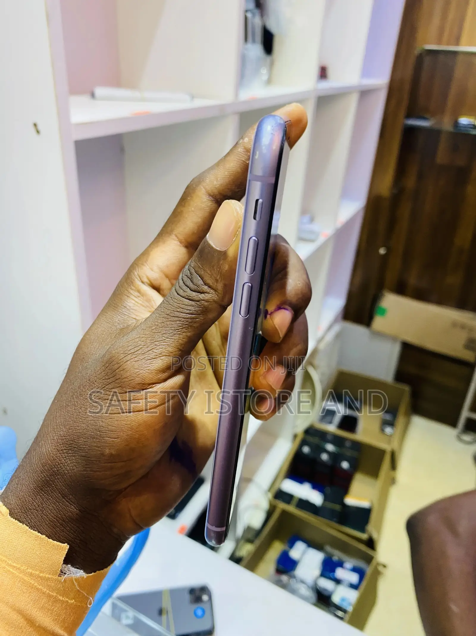 New Apple iPhone 11 128 GB Purple