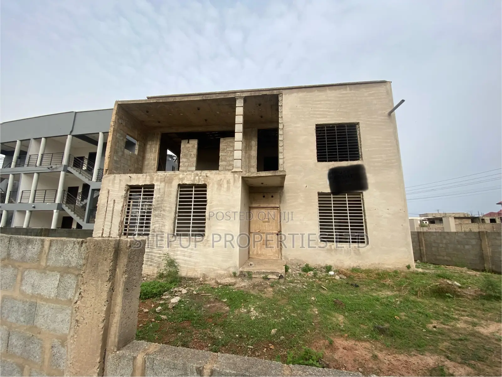 4bdrm House in Lakeside Comm 6, Ashaley Botwe for sale