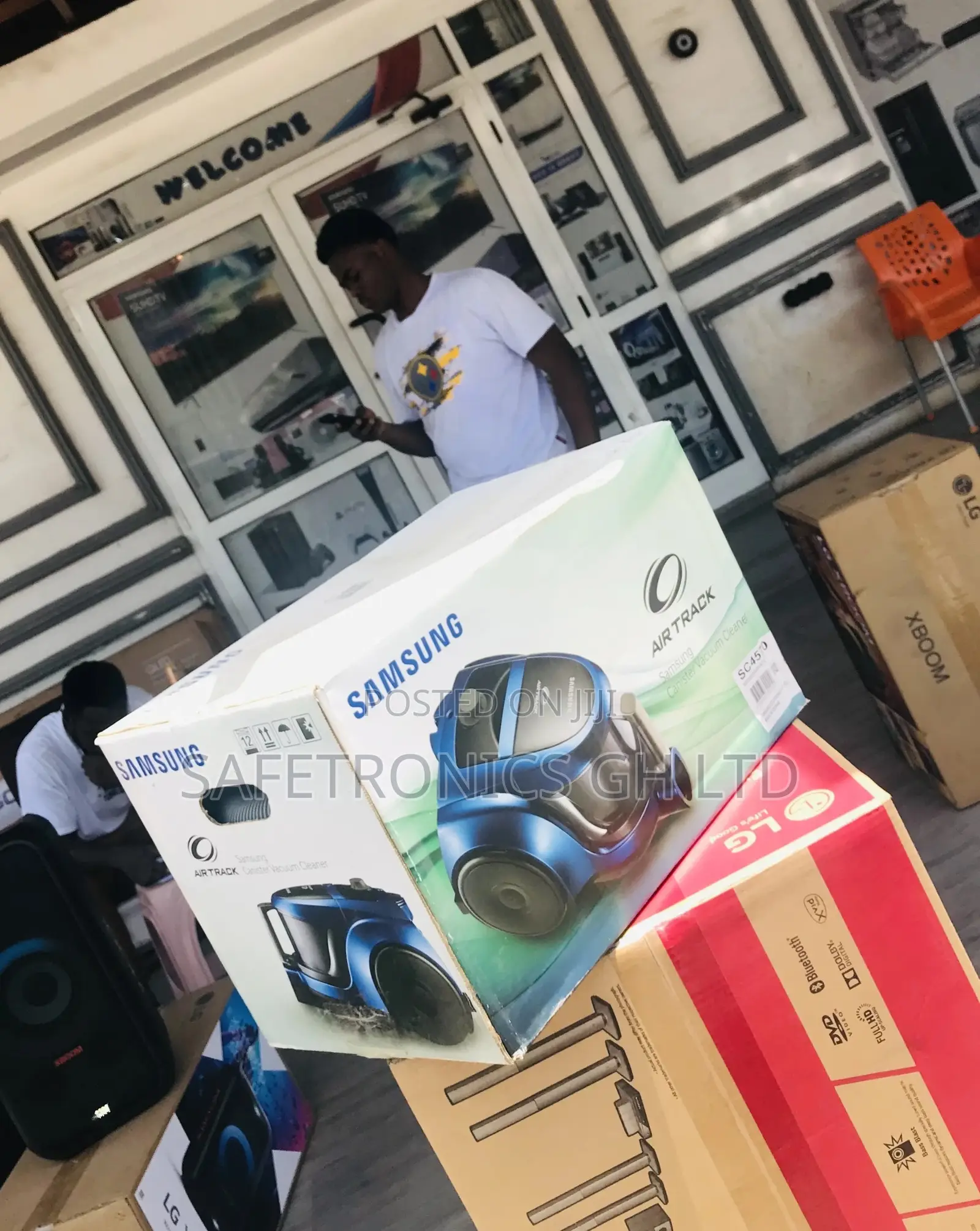Electric Samsung Black/Blue Vacuum Cleaner