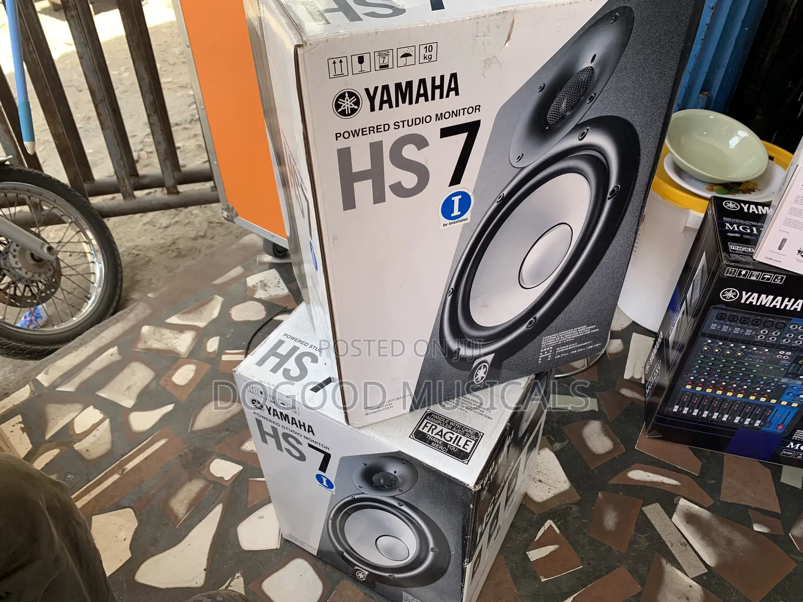 YAMAHA HS7 Studio Monitors