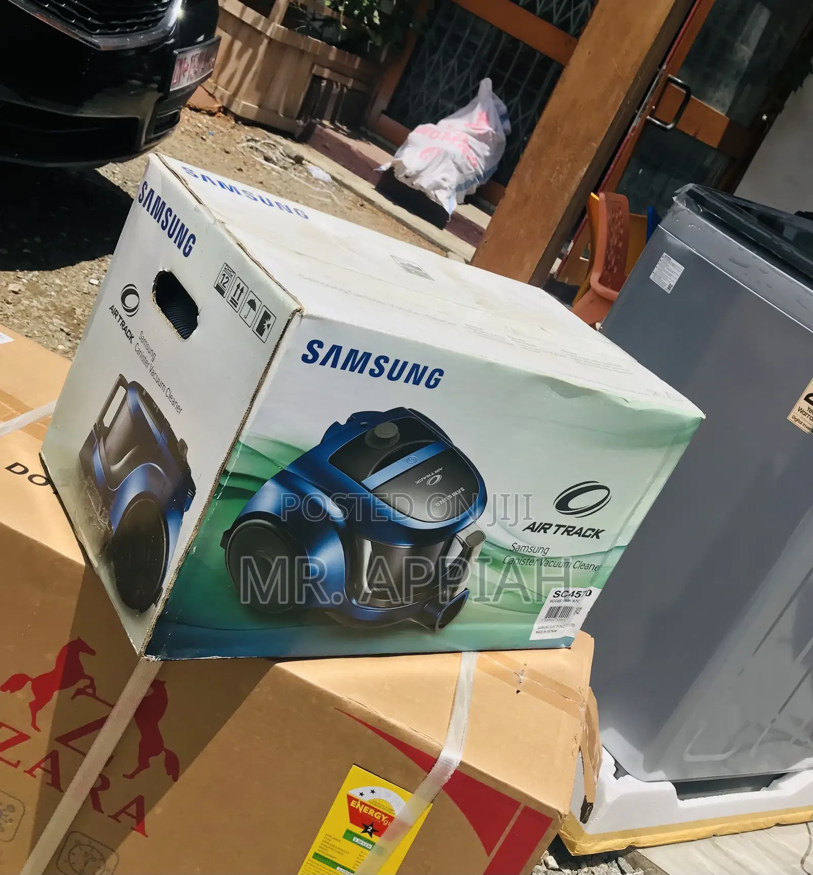 Lovely Design Samsung VCC457054K Electric Vacumm Cleaner.