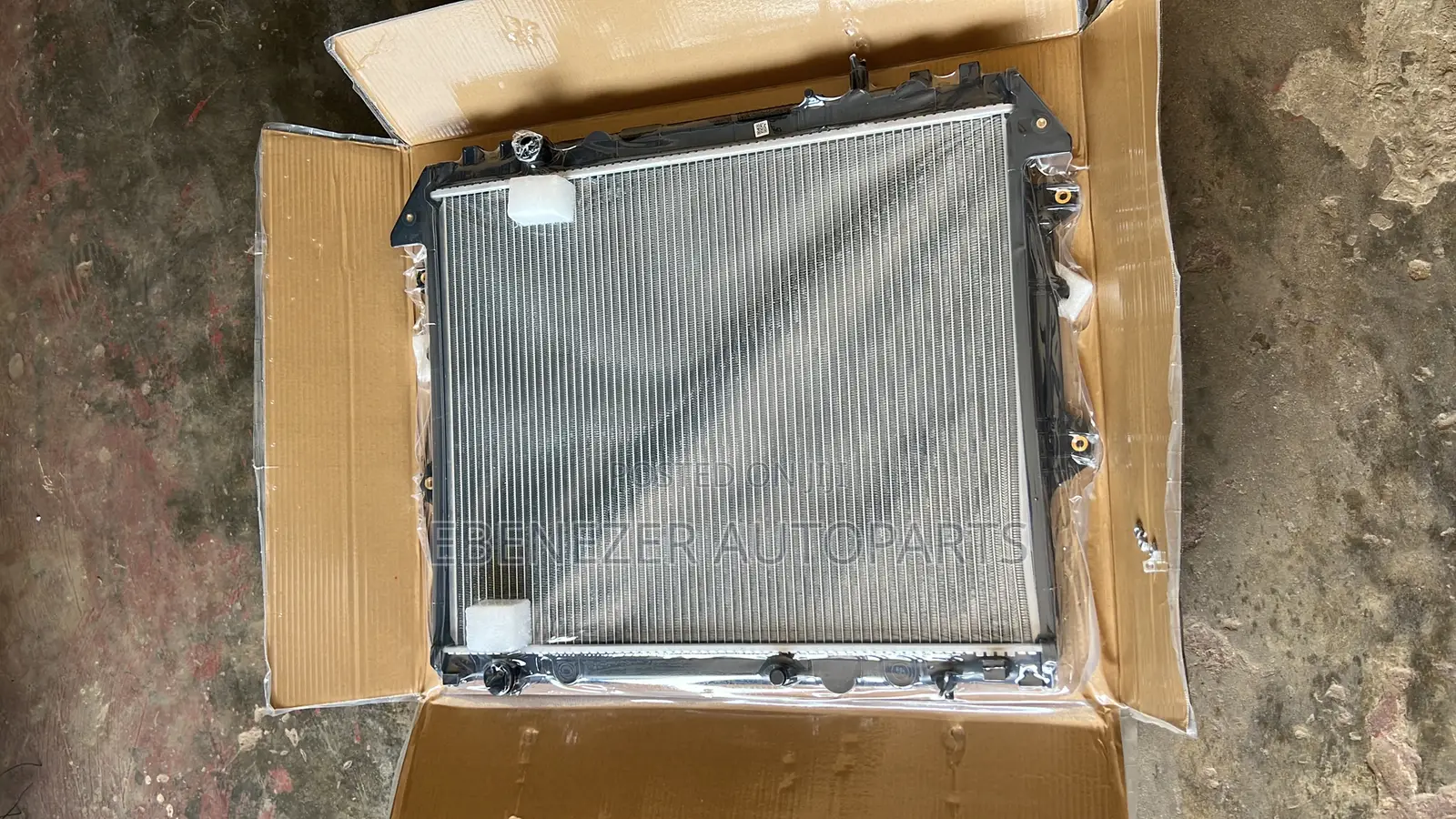 Toyota Hilux/Vigo Radiator Tank