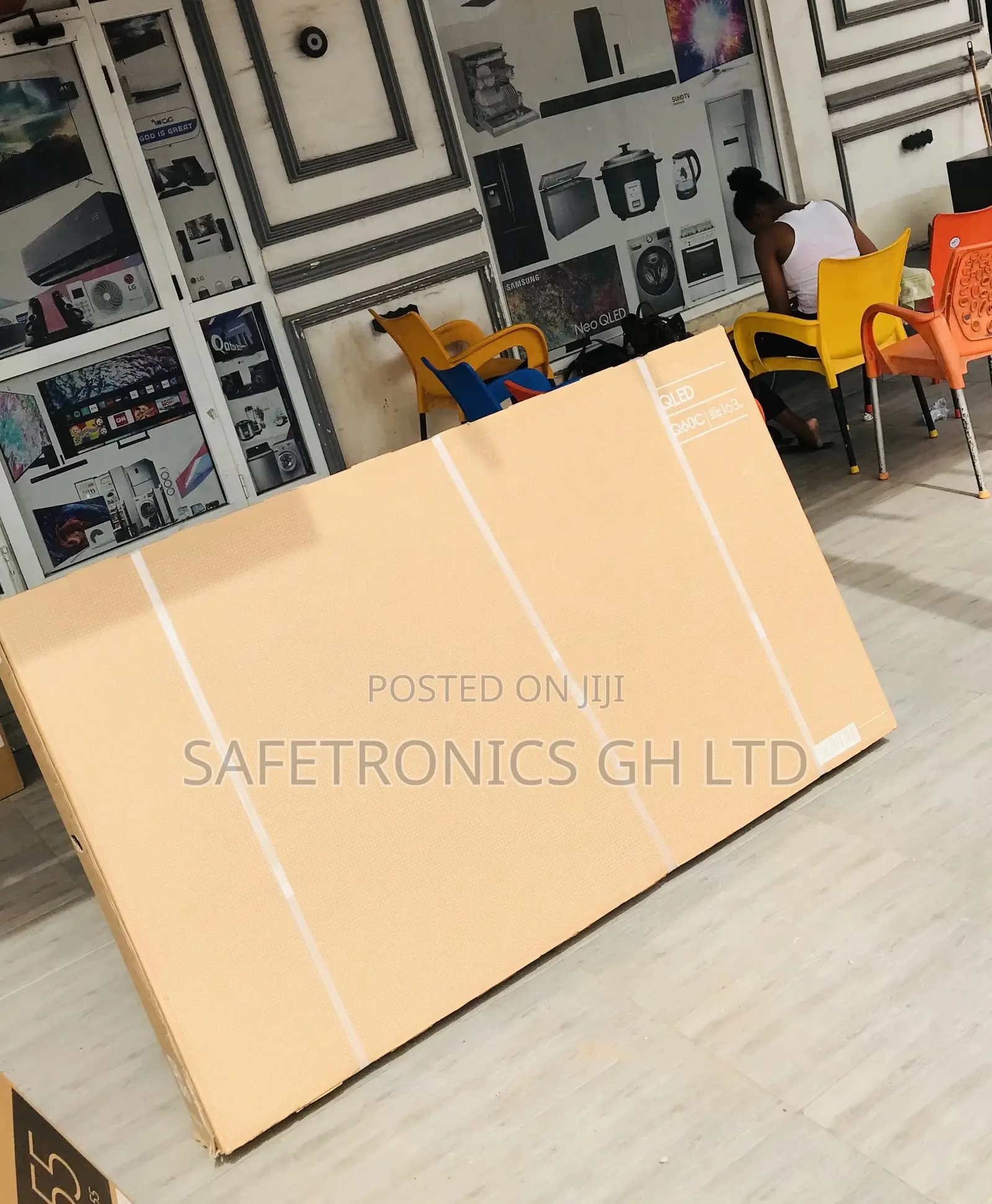 Glossy Black Smart Electric Q60C 65 Inches UHD Samsung