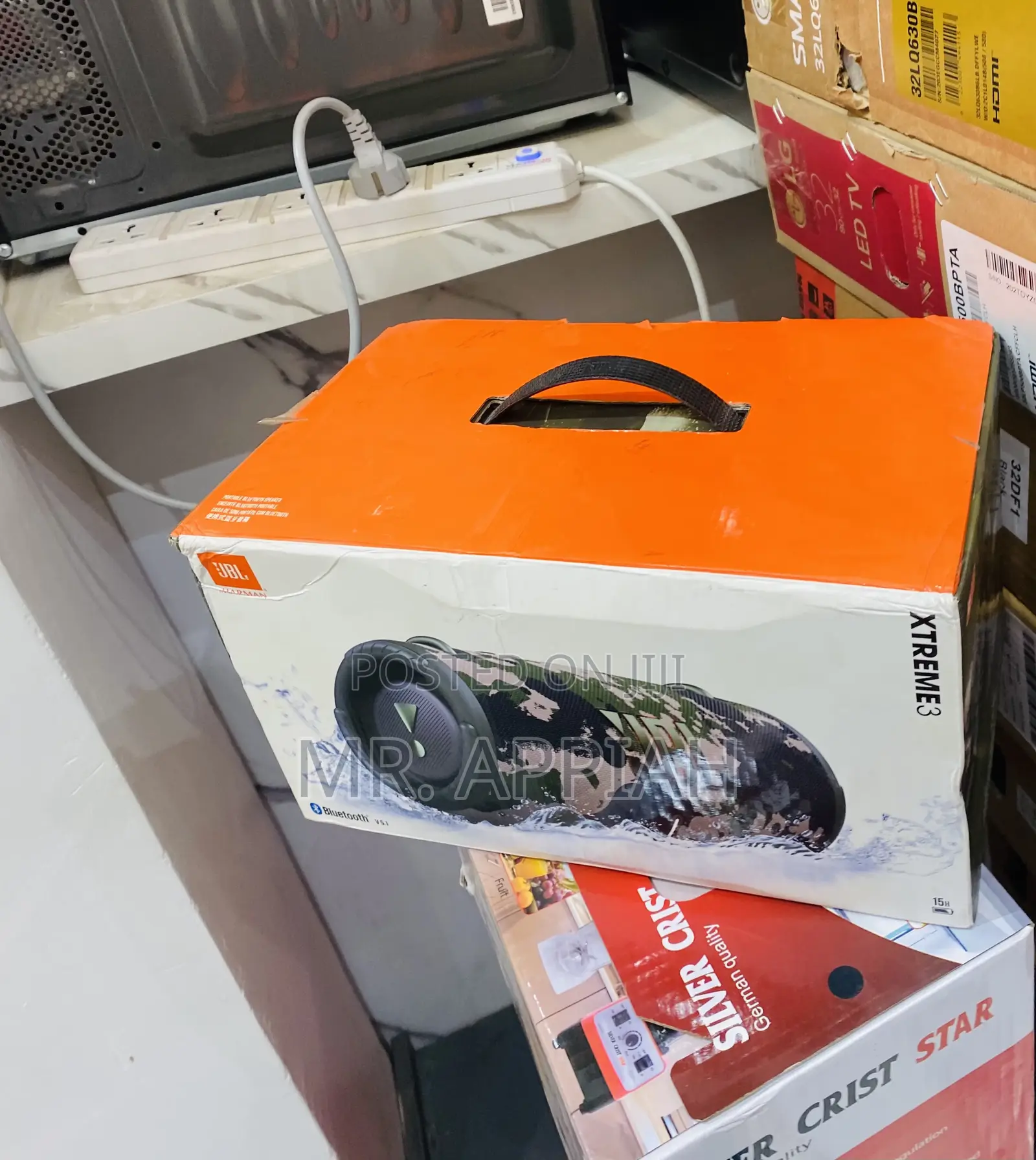 Unique Design JBL Xtreme 3 Rechargeable Bluetooth Speaker.