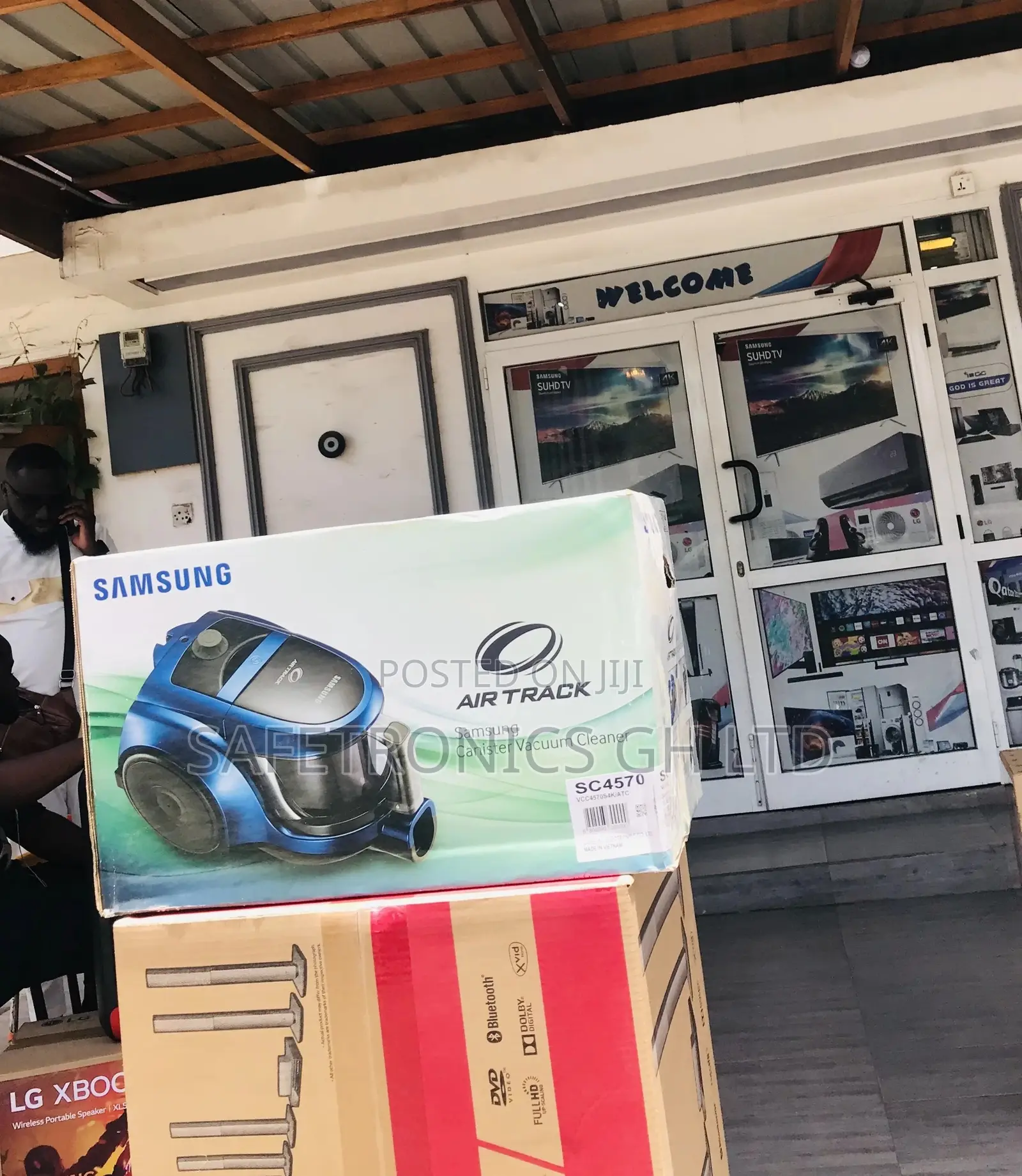 Samsung Affordable Black/Blue Electric Vacuum Cleaner