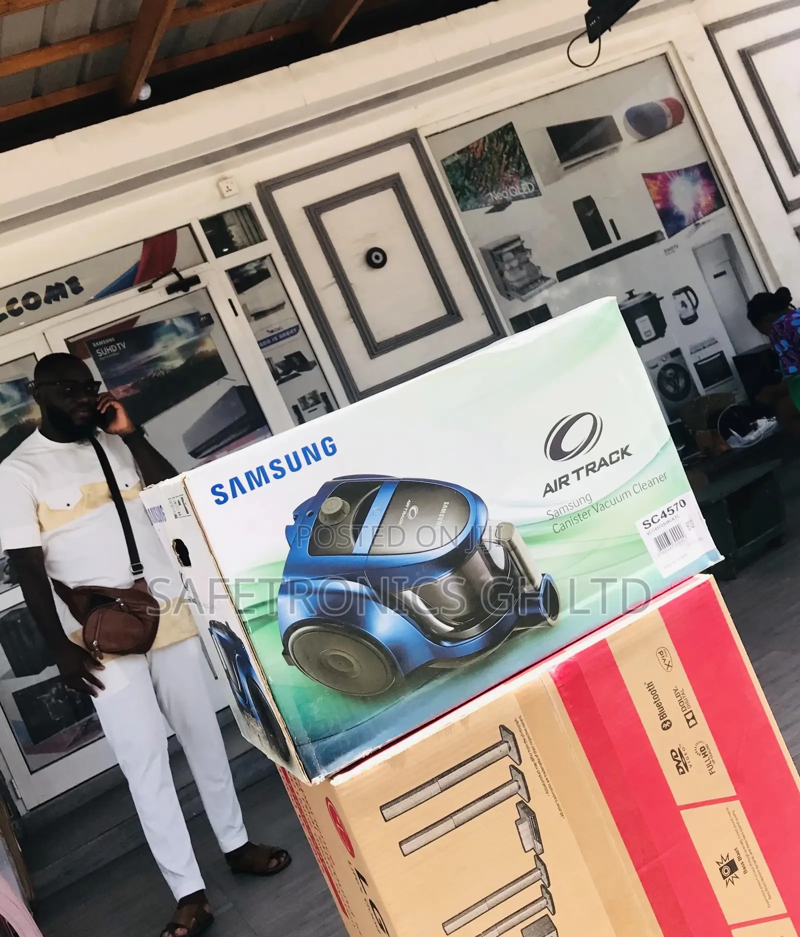 20 Liters Blue/Black Samsung Electric Vacuum Cleaner