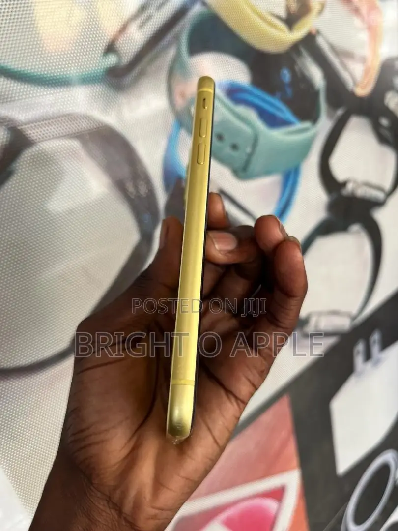 New Apple iPhone 11 64 GB Yellow