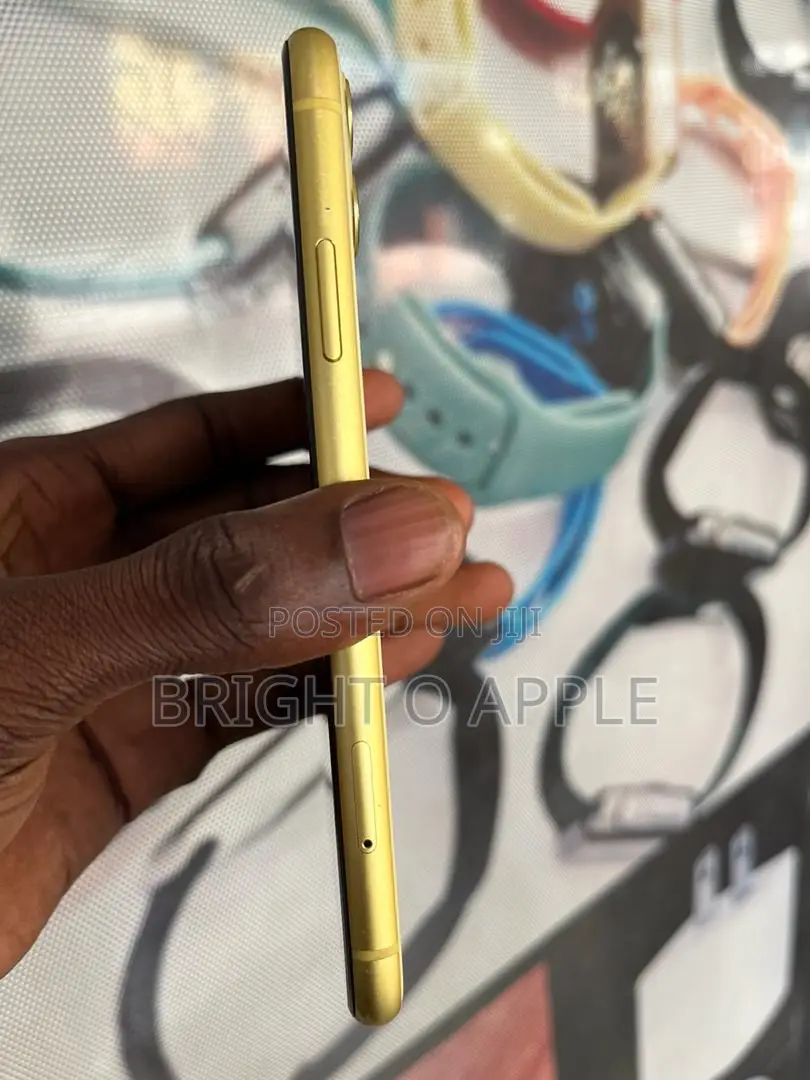 New Apple iPhone 11 64 GB Yellow
