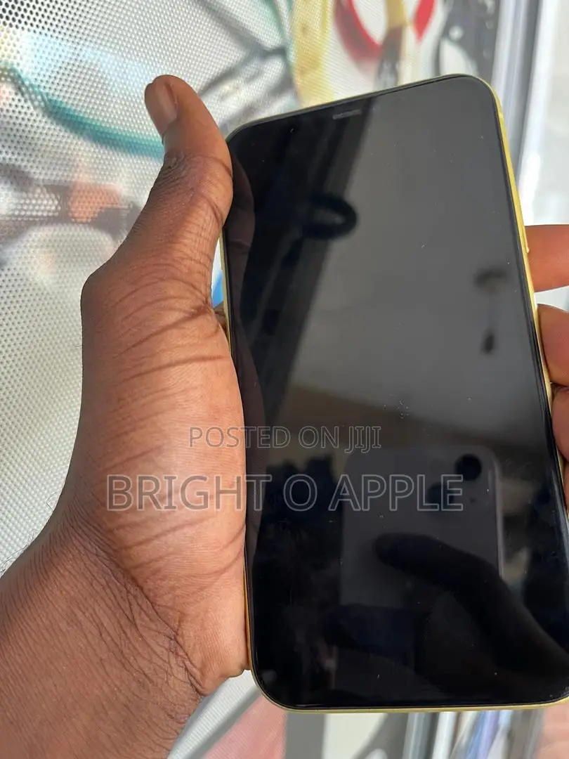 New Apple iPhone 11 64 GB Yellow