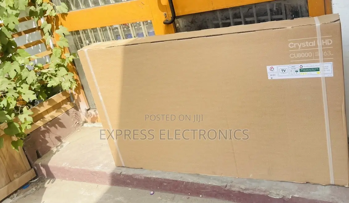 Ultra Modern Uhd Smart 65”Cu8000