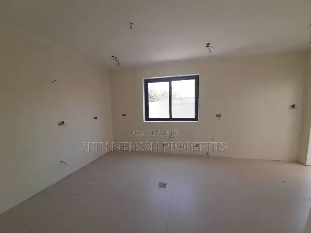 4bdrm House in Skm, Airport Residential Area for sale