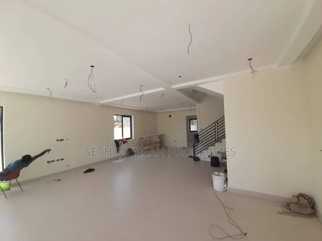 4bdrm House in Skm, Airport Residential Area for sale