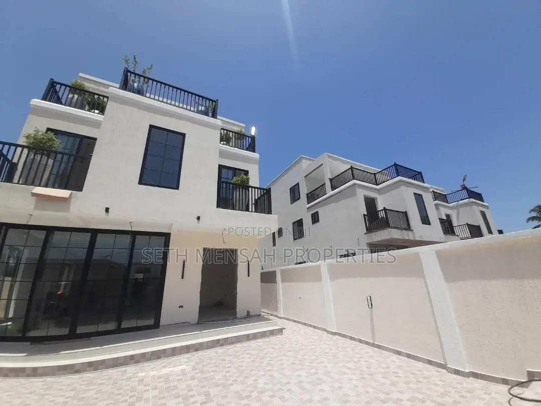 4bdrm House in Skm, Airport Residential Area for sale