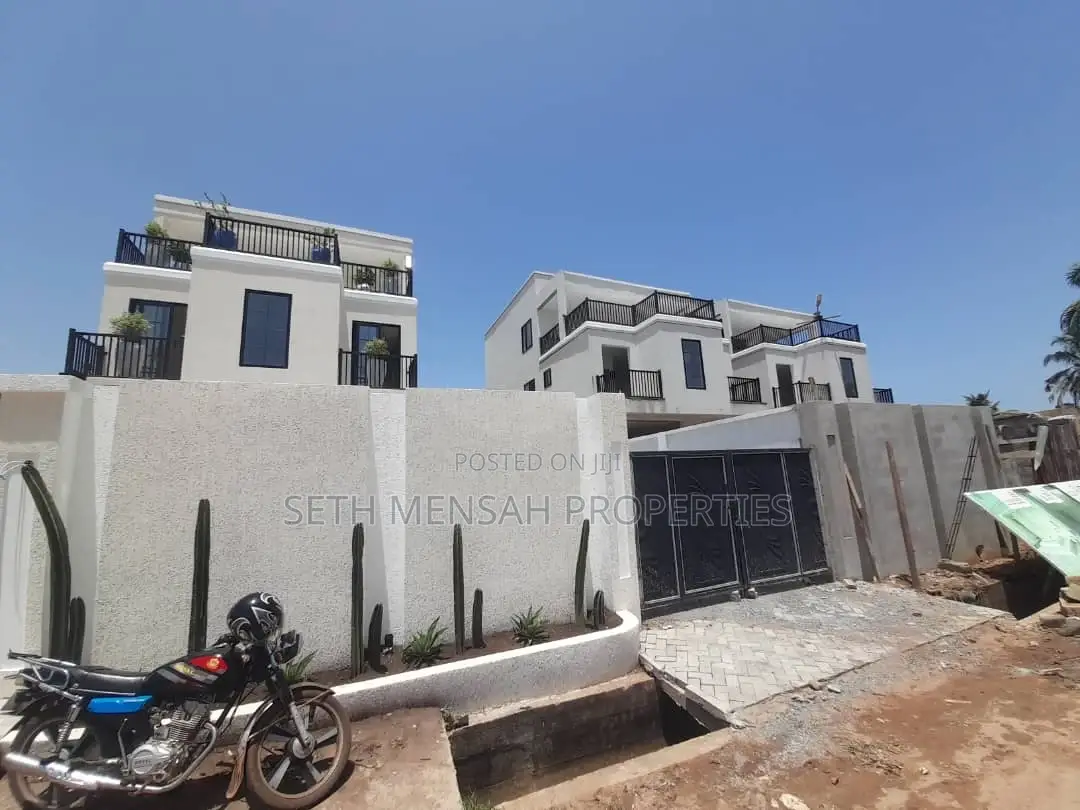 4bdrm House in Skm, Airport Residential Area for sale