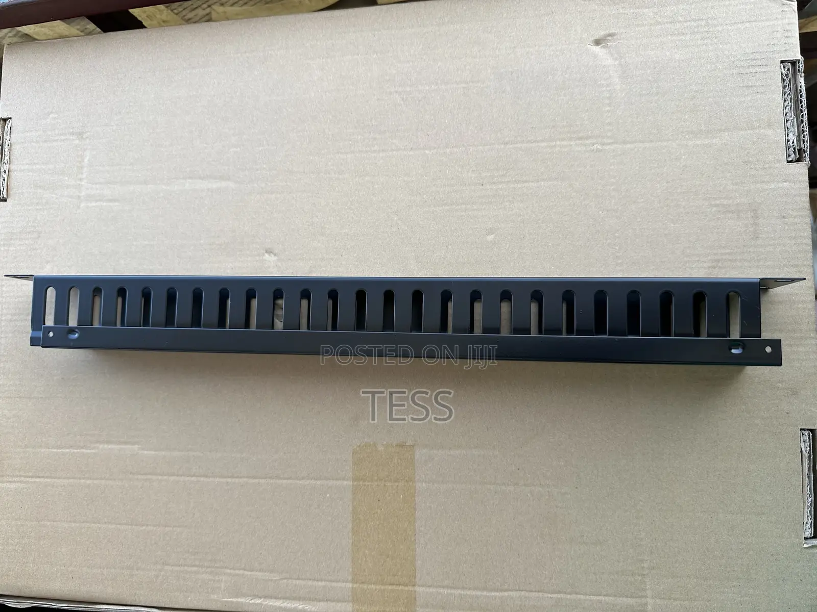 Cable Manager Metal 1u/19’’ With Cover
