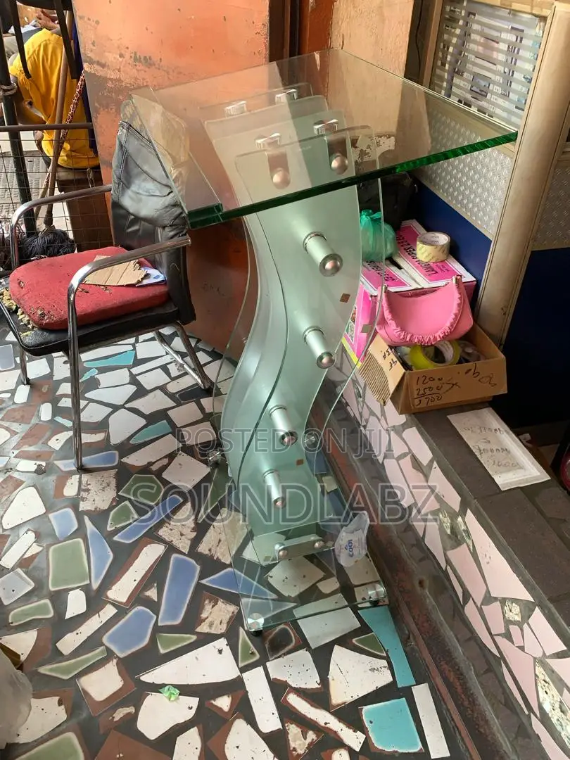 Glass Pulpit (Satin)