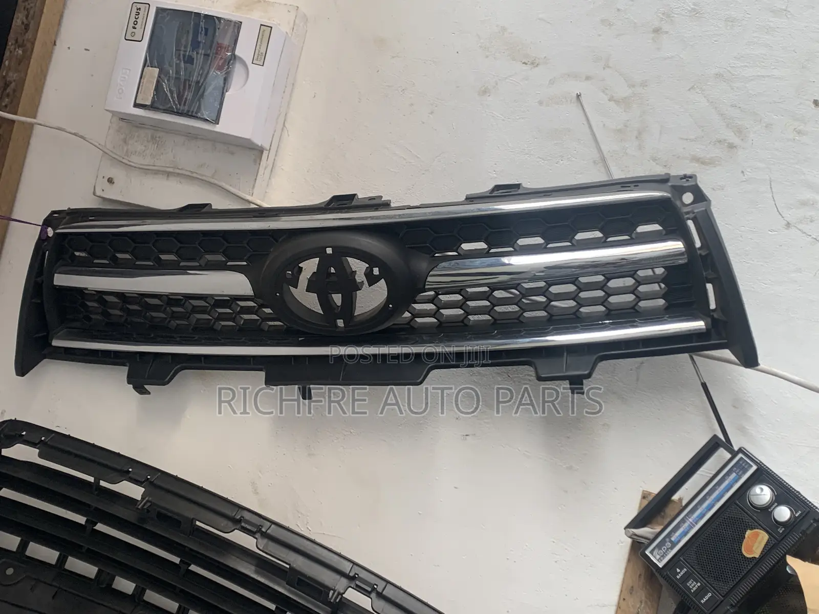 Toyota Rav 4 2008-2012 Front Grille/Shells