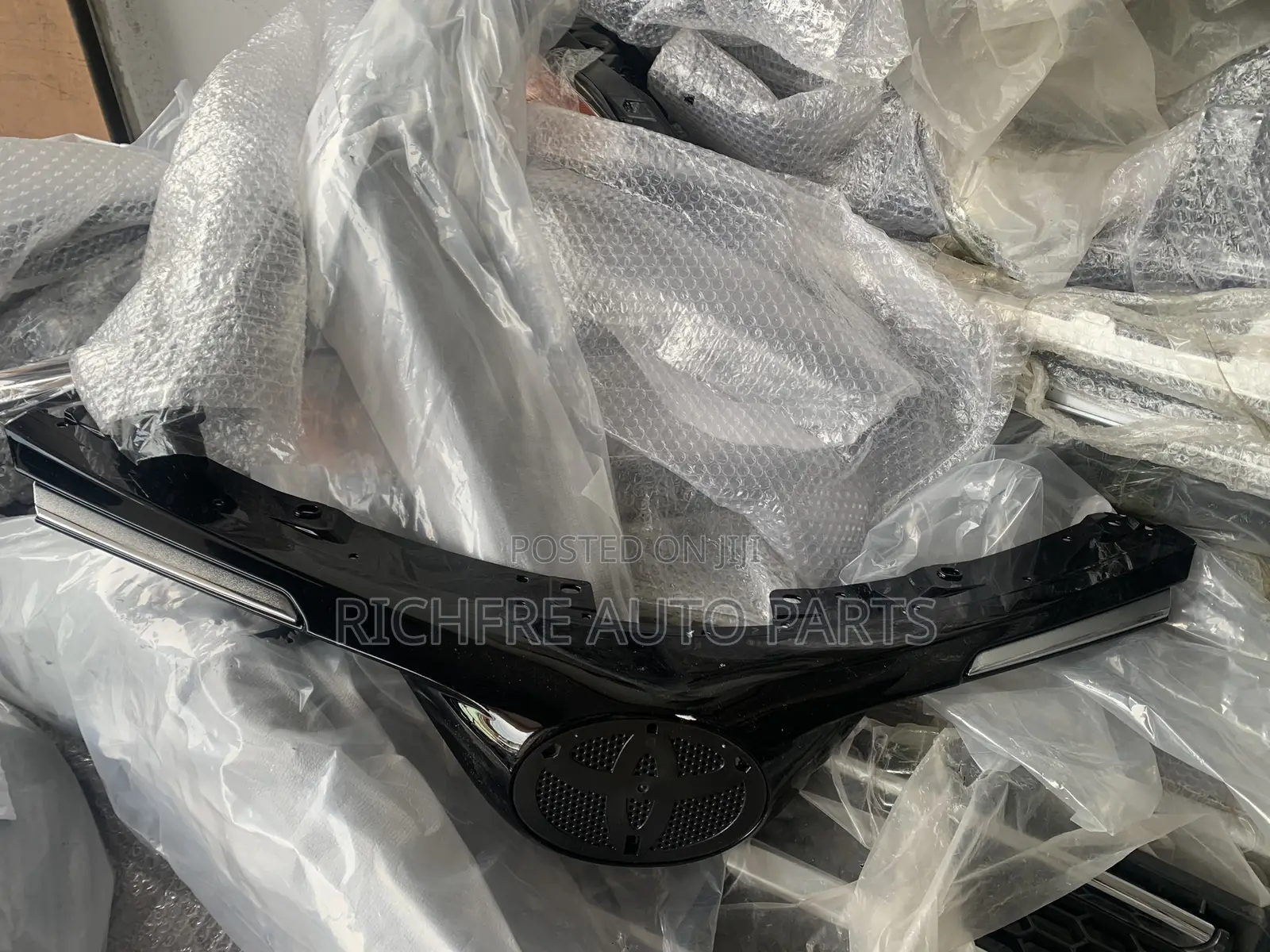 Toyota RAV 4 2016 Front Grille/Shells