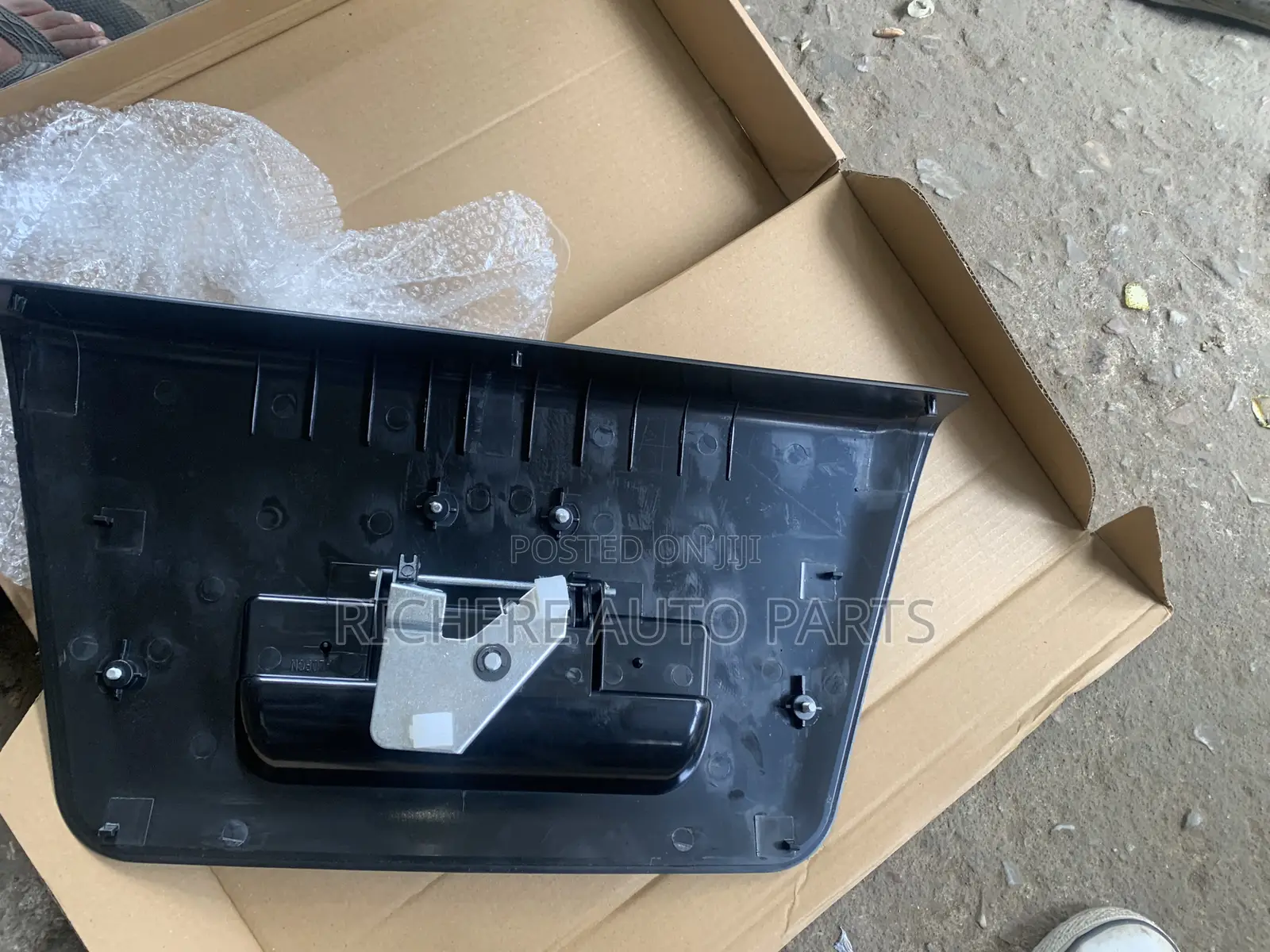Nissan Navara Back Boot Opener/Locker
