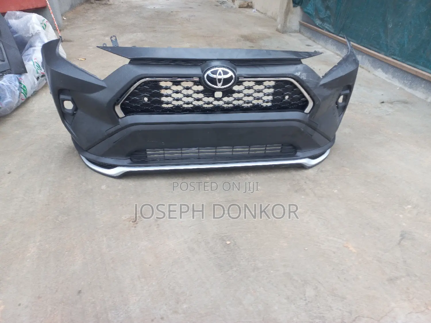 Rav 4 2023,2024,2025 Front Bumper Complete With the Fog Lights