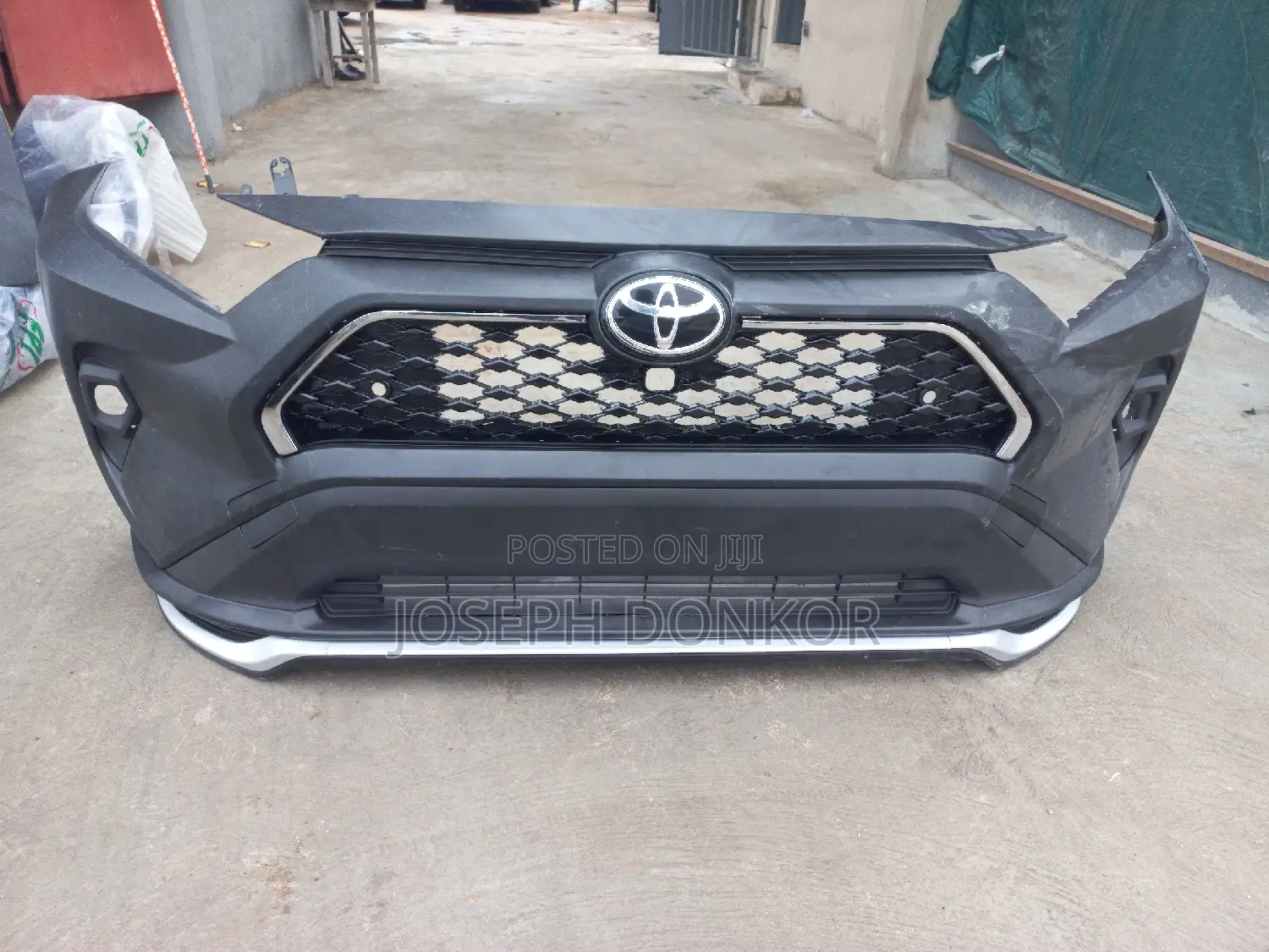 Rav 4 2023,2024,2025 Front Bumper Complete With the Fog Lights