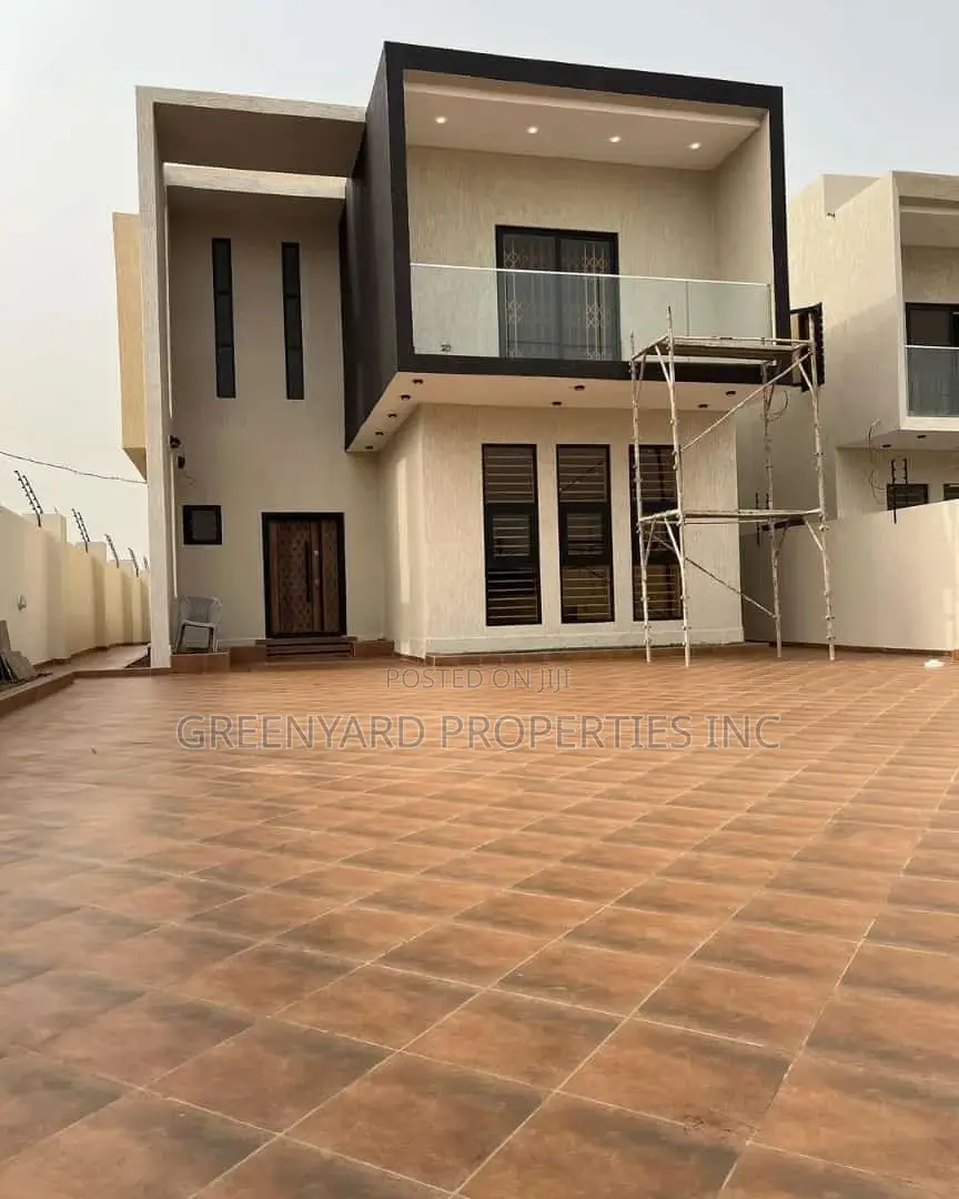5bdrm House in Lakeside for sale