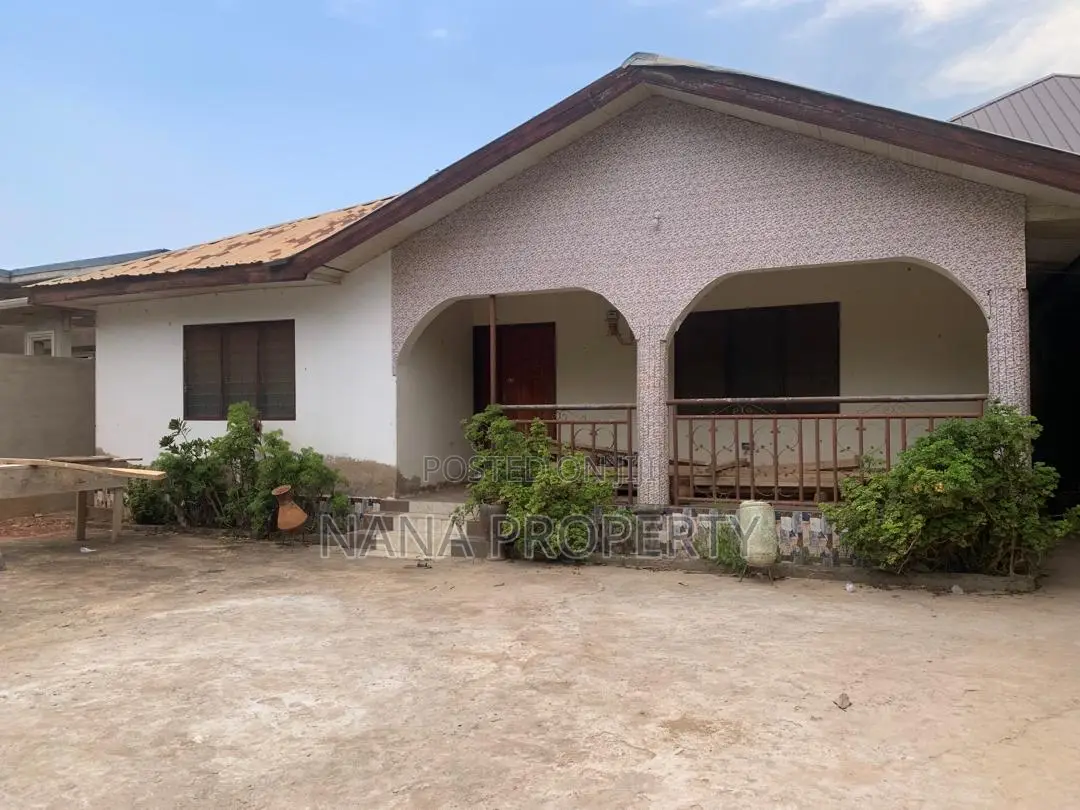 3bdrm Apartment in Danfa for sale
