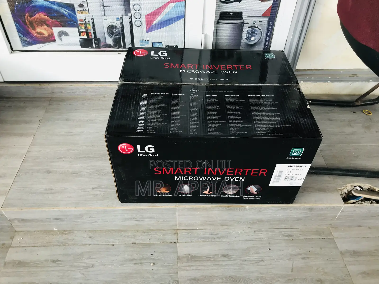 Sleek Design LG MH8265GIS Electric Countertop Microwave.