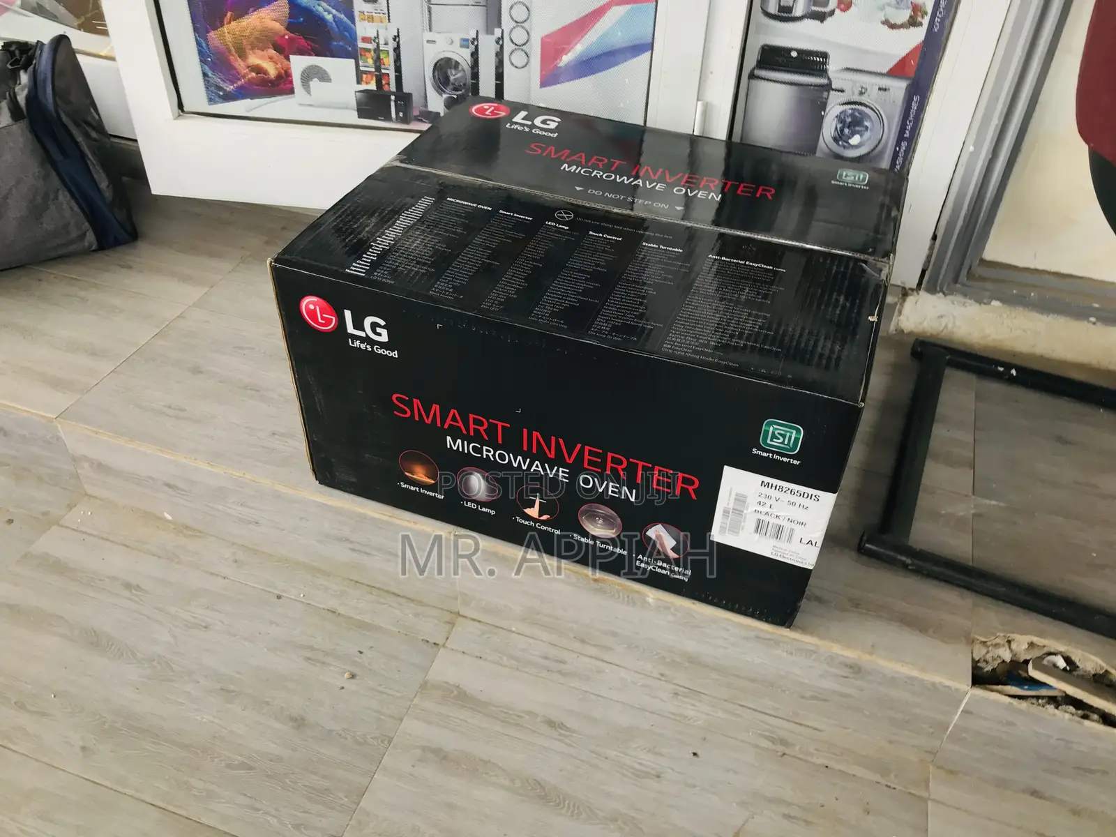 Classic LG MH8265DIS Electric Microwave Oven.
