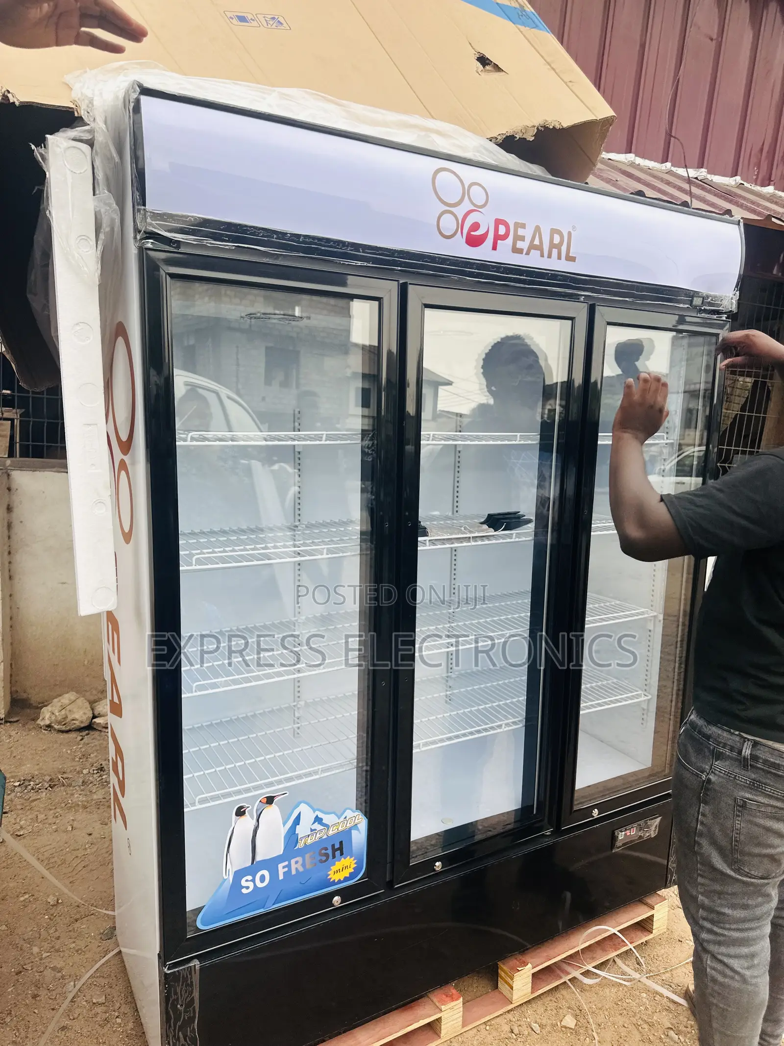 Zealous Sleek White Display Fridge Pearl PVC-150