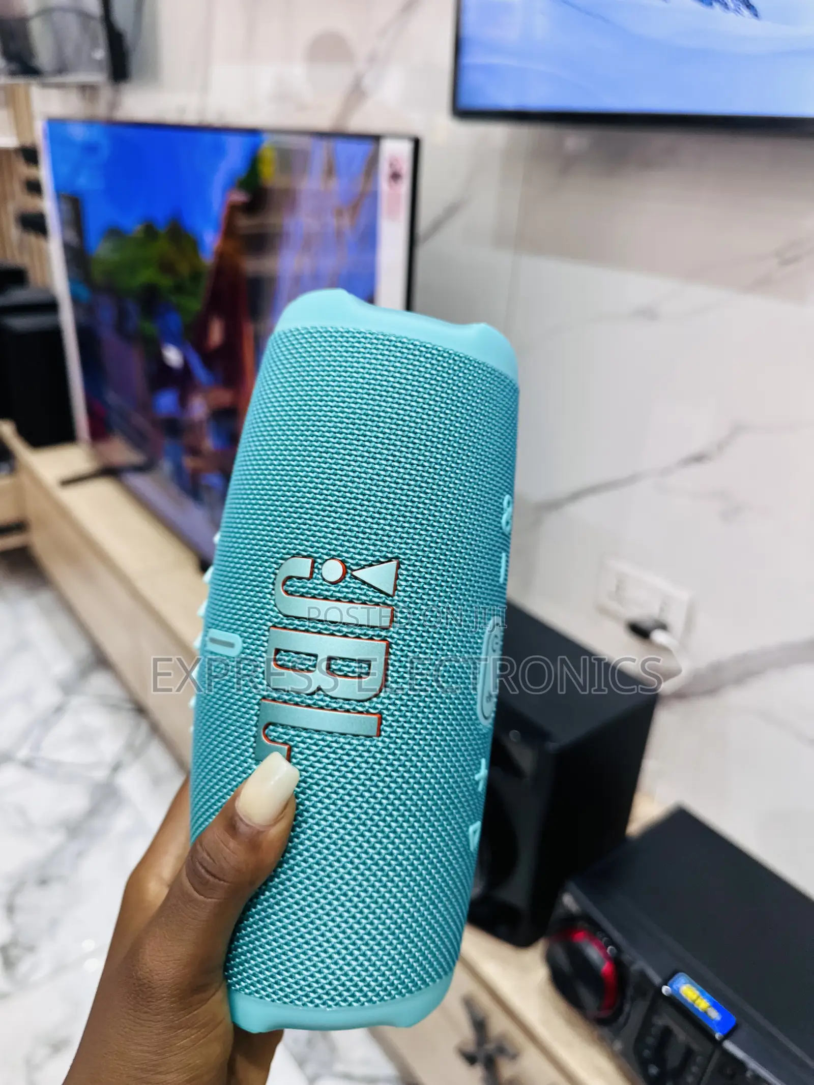 Very Authentic Looking  Bluetooth Speaker Flip 6