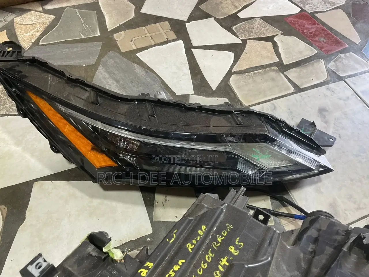 Nissan Rogue 2022 Headlight Pair